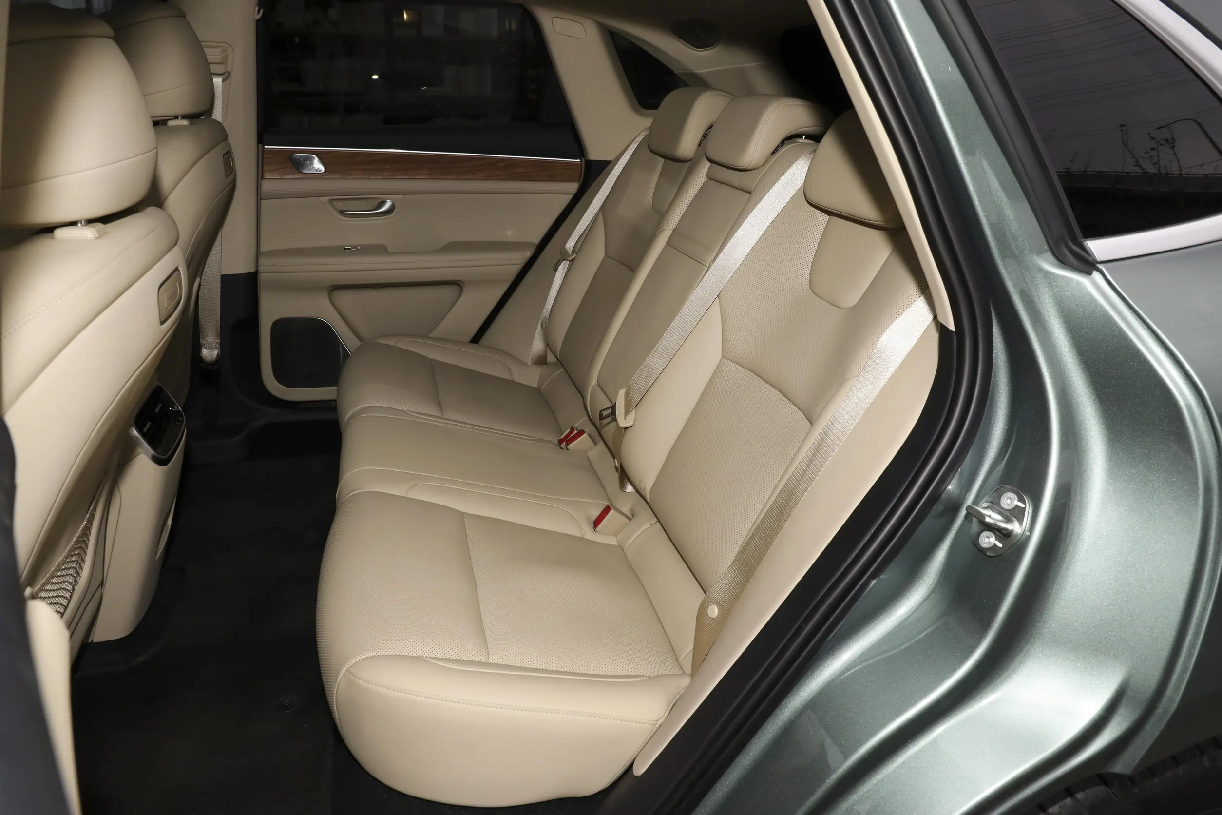 AITO M5 2023 space-2