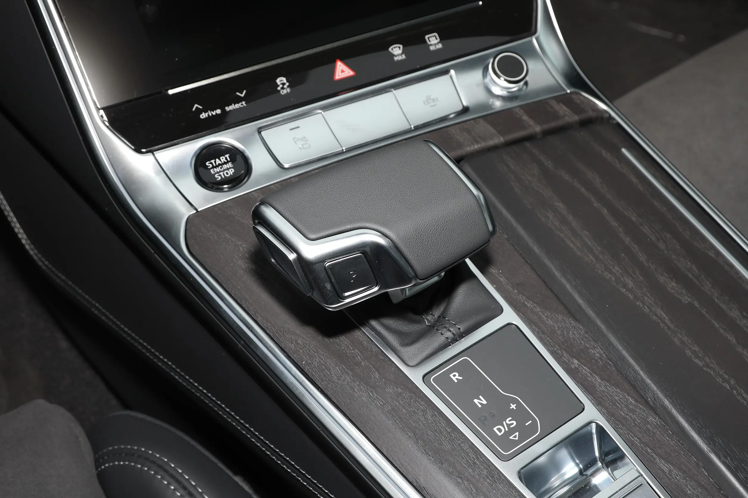 Audi A6L 2024 interior-3