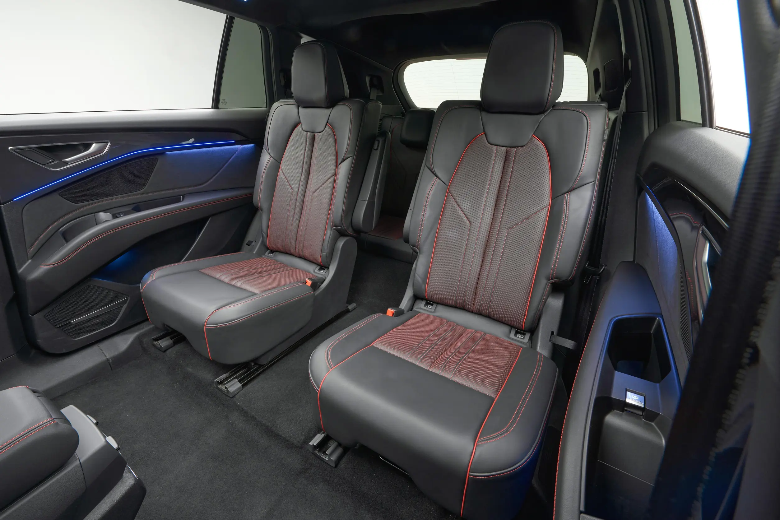 Audi Q5 e-tron 2023 space-2