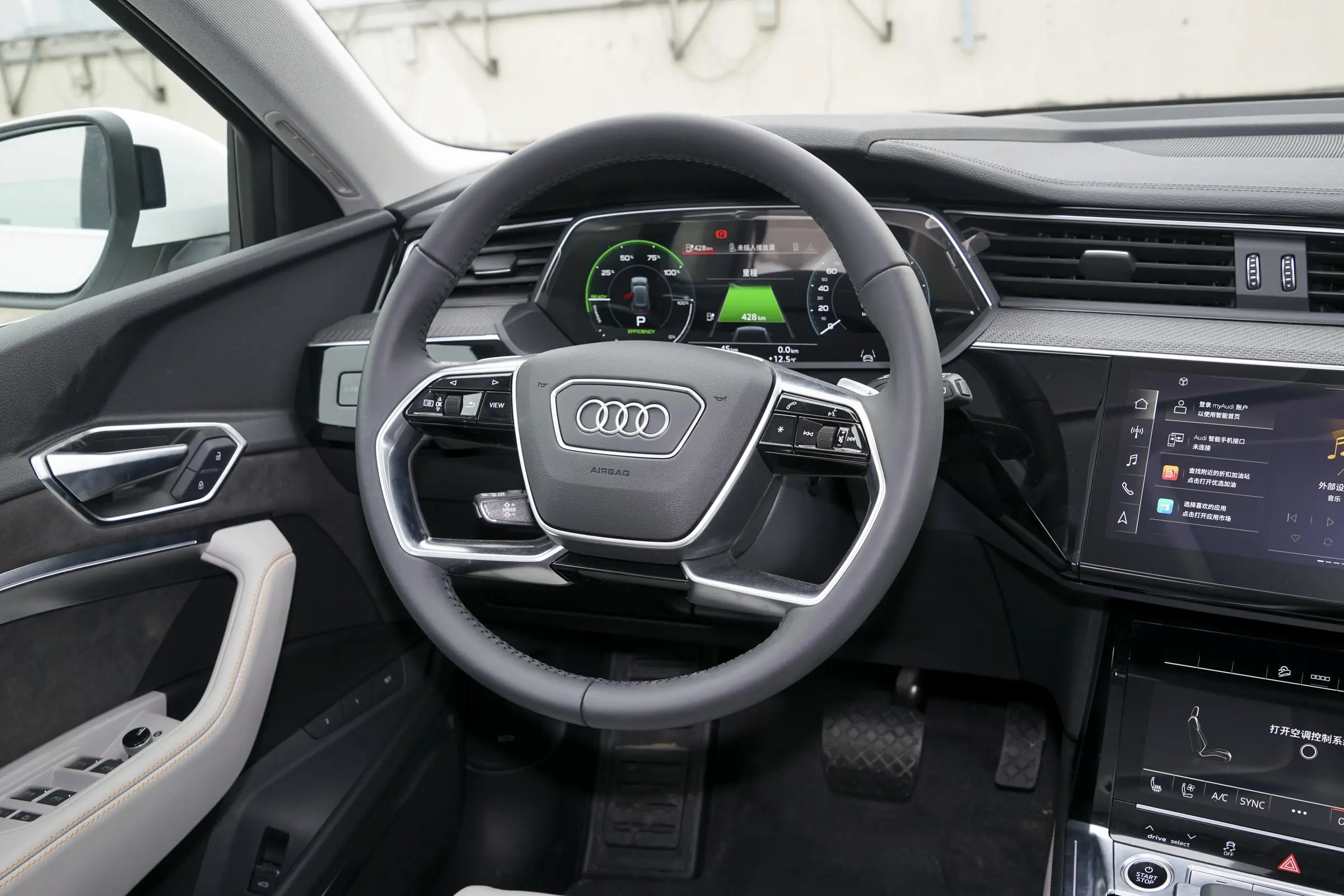 Audi e-tron 2021 interior-2