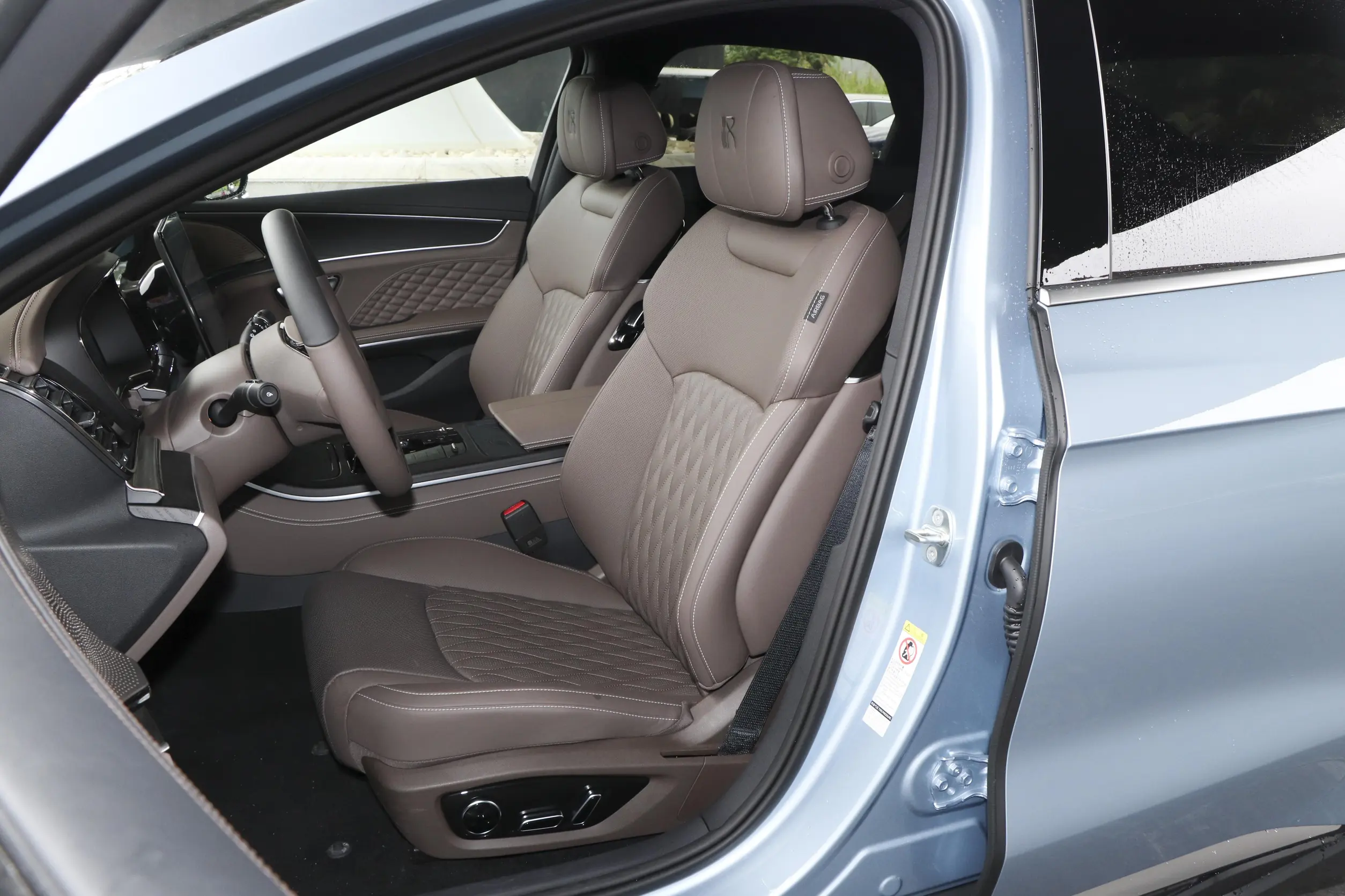BYD Han DM-i 2023 space-1