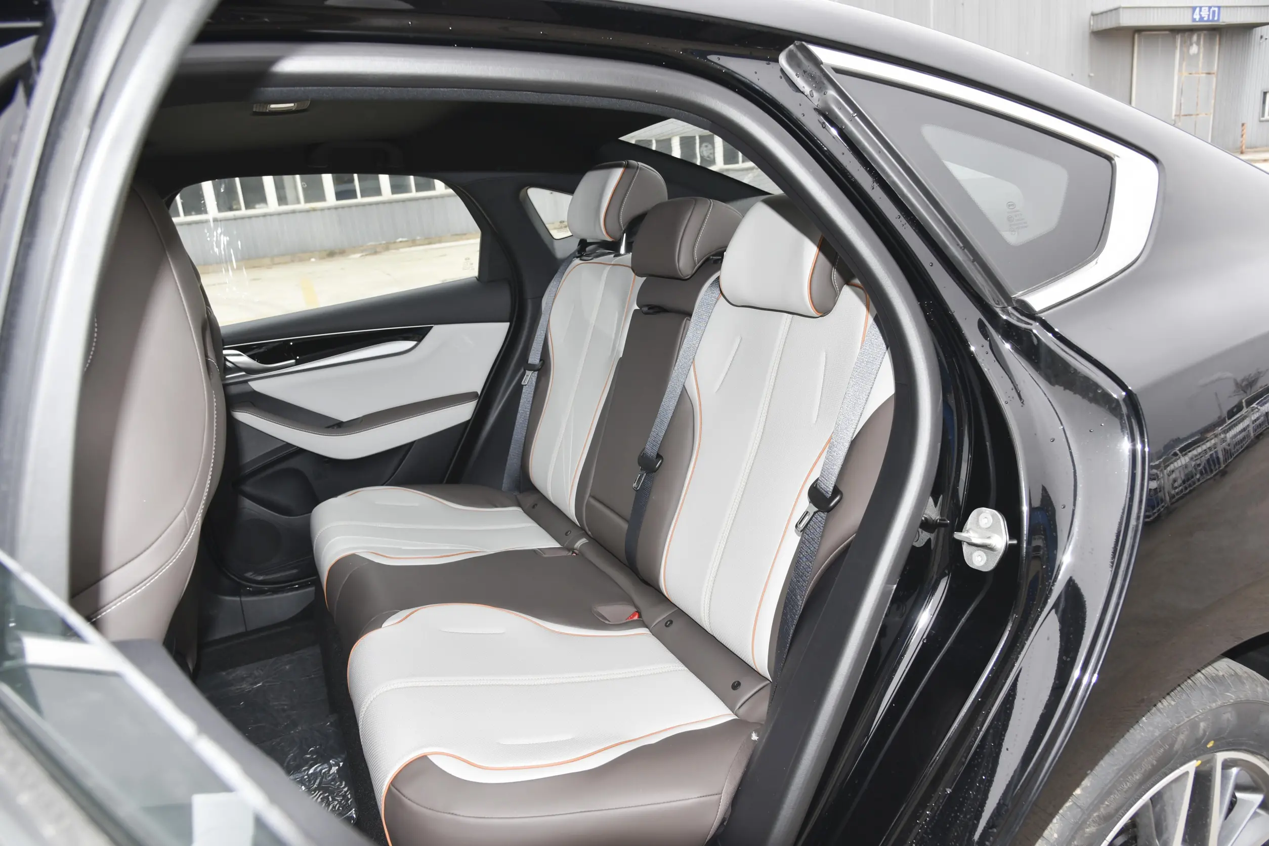 BYD Qin PLUS DM-i 2023 space-2