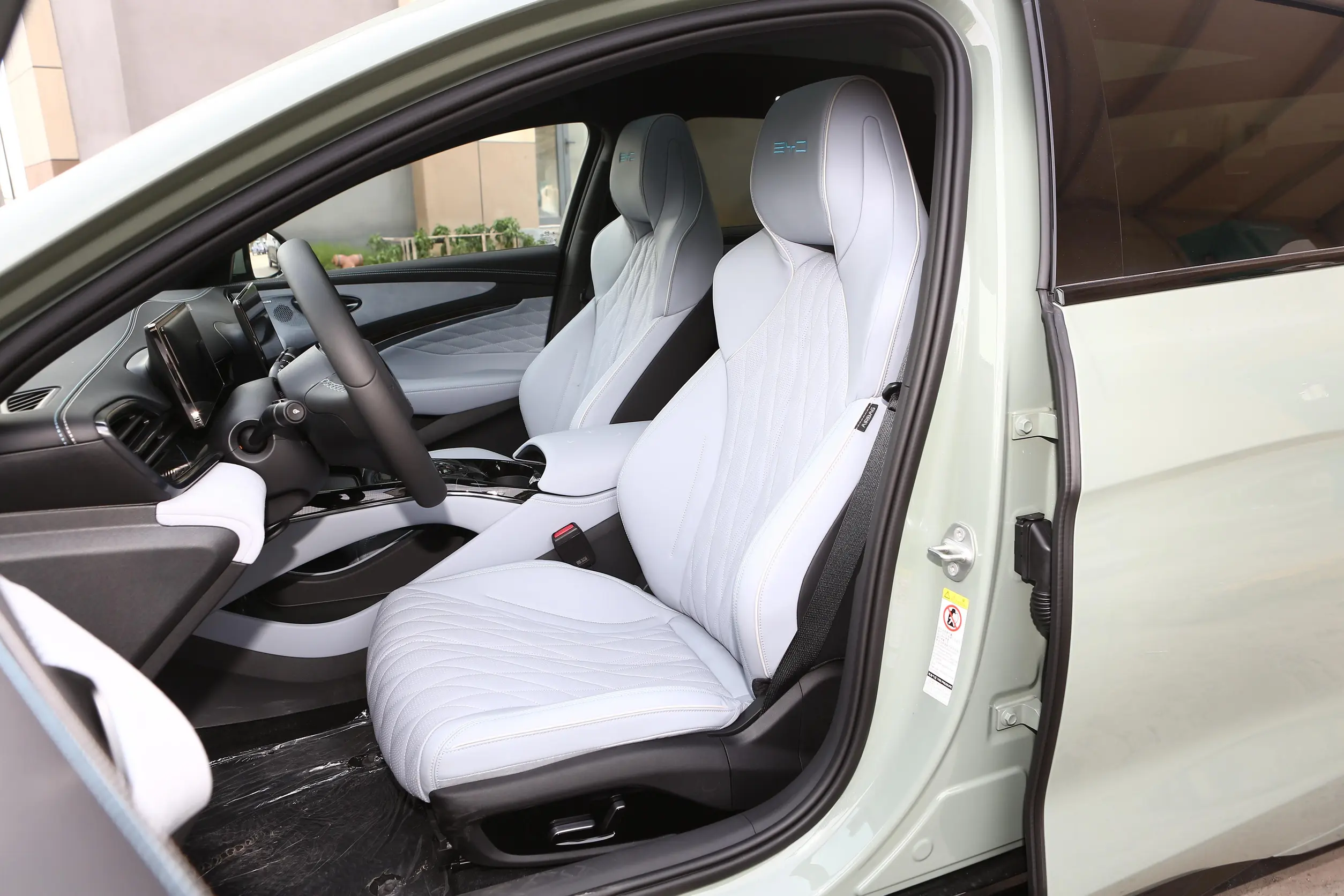 BYD Seal 2023 space-1