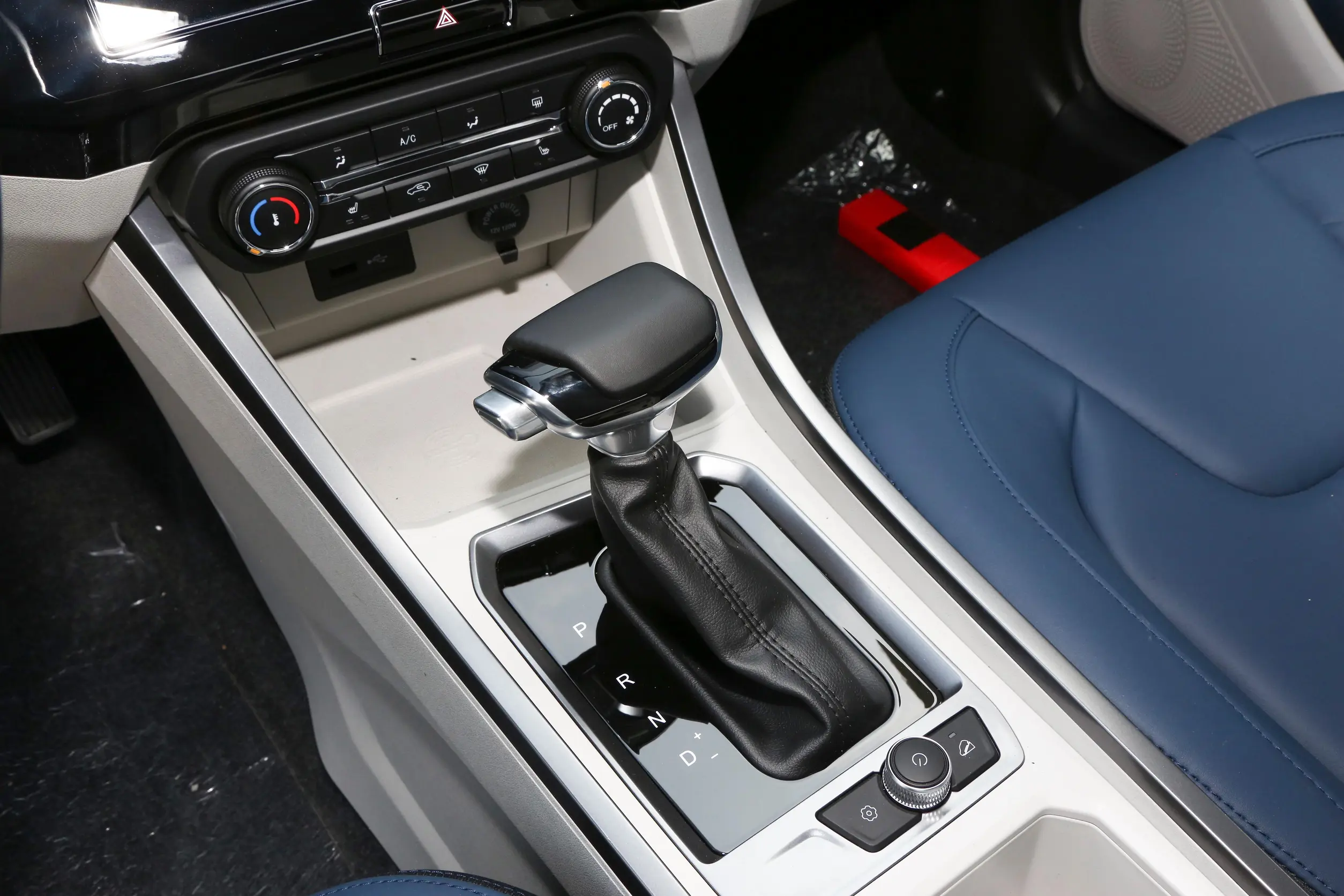 Chery Tiggo 3x 2023 interior-3