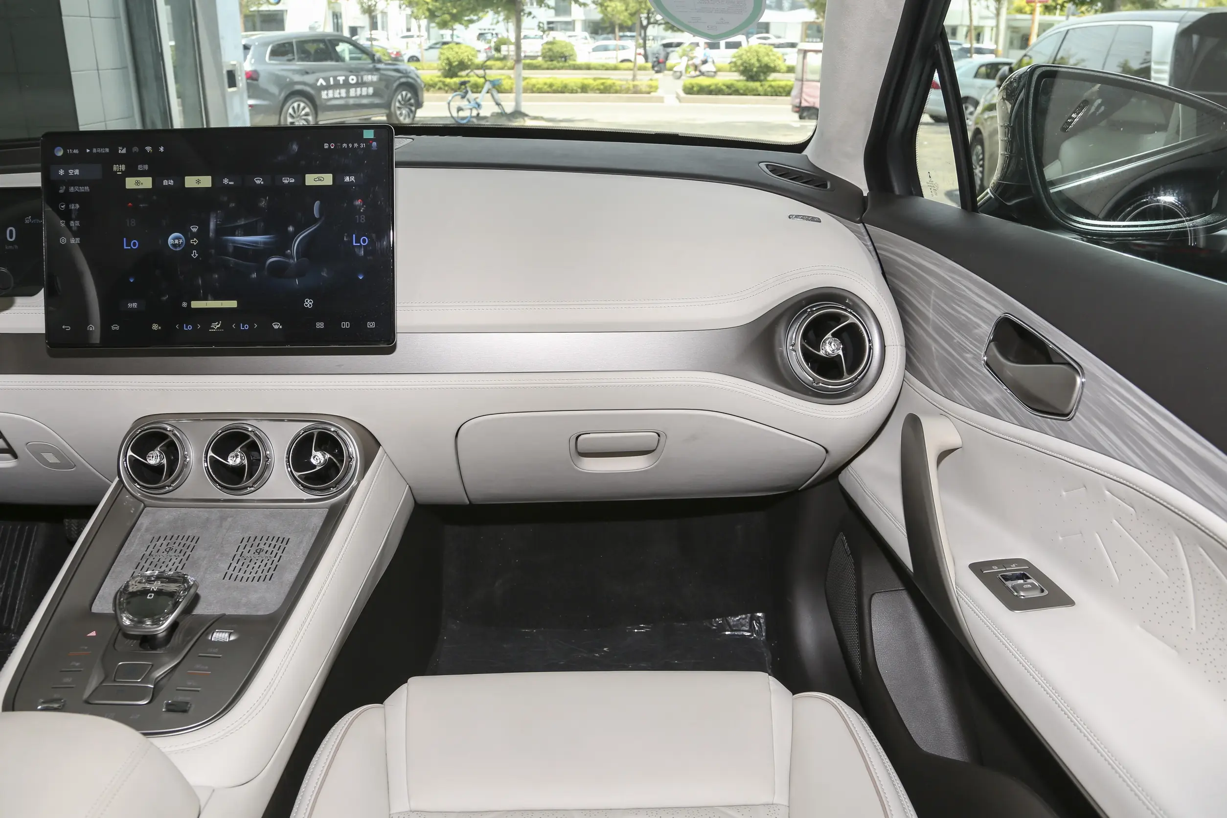 Denza N8 DM 2023 interior-4