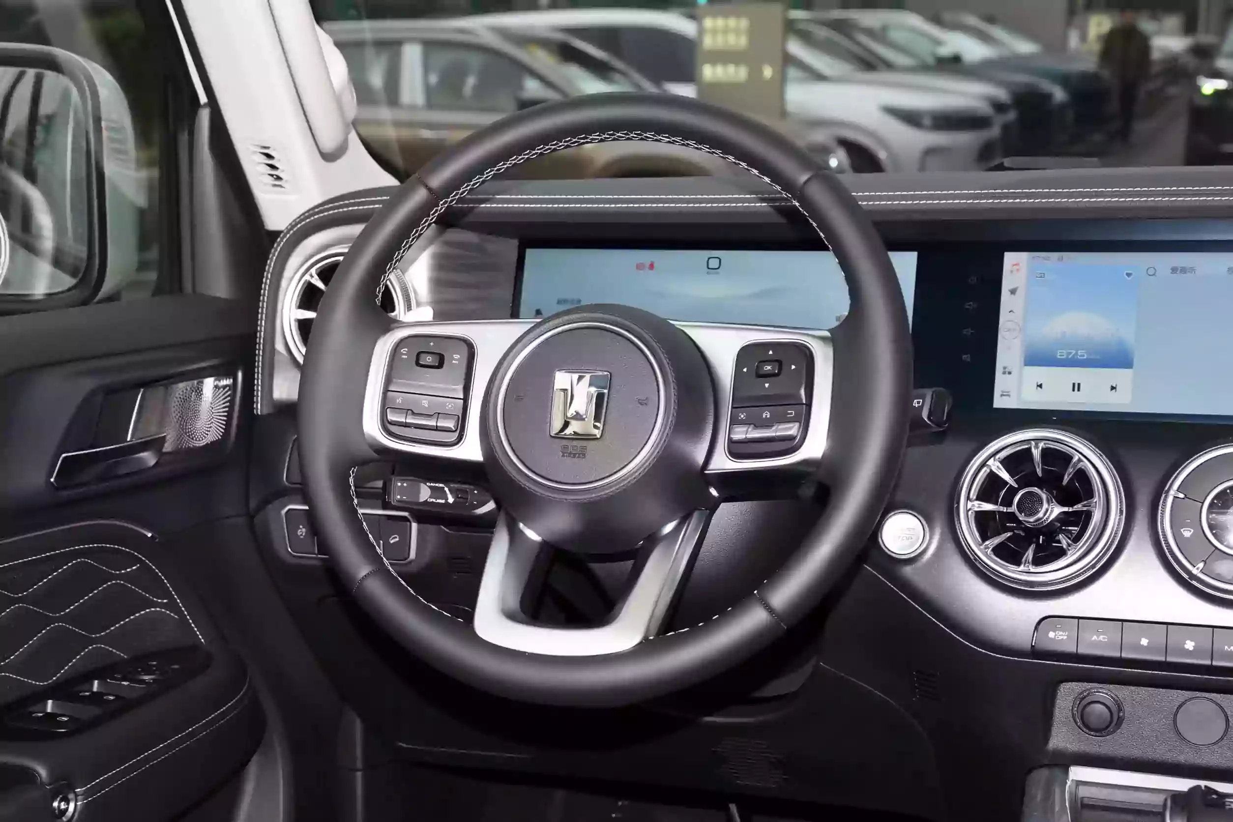 GWM Tank 300 2024 interior-2