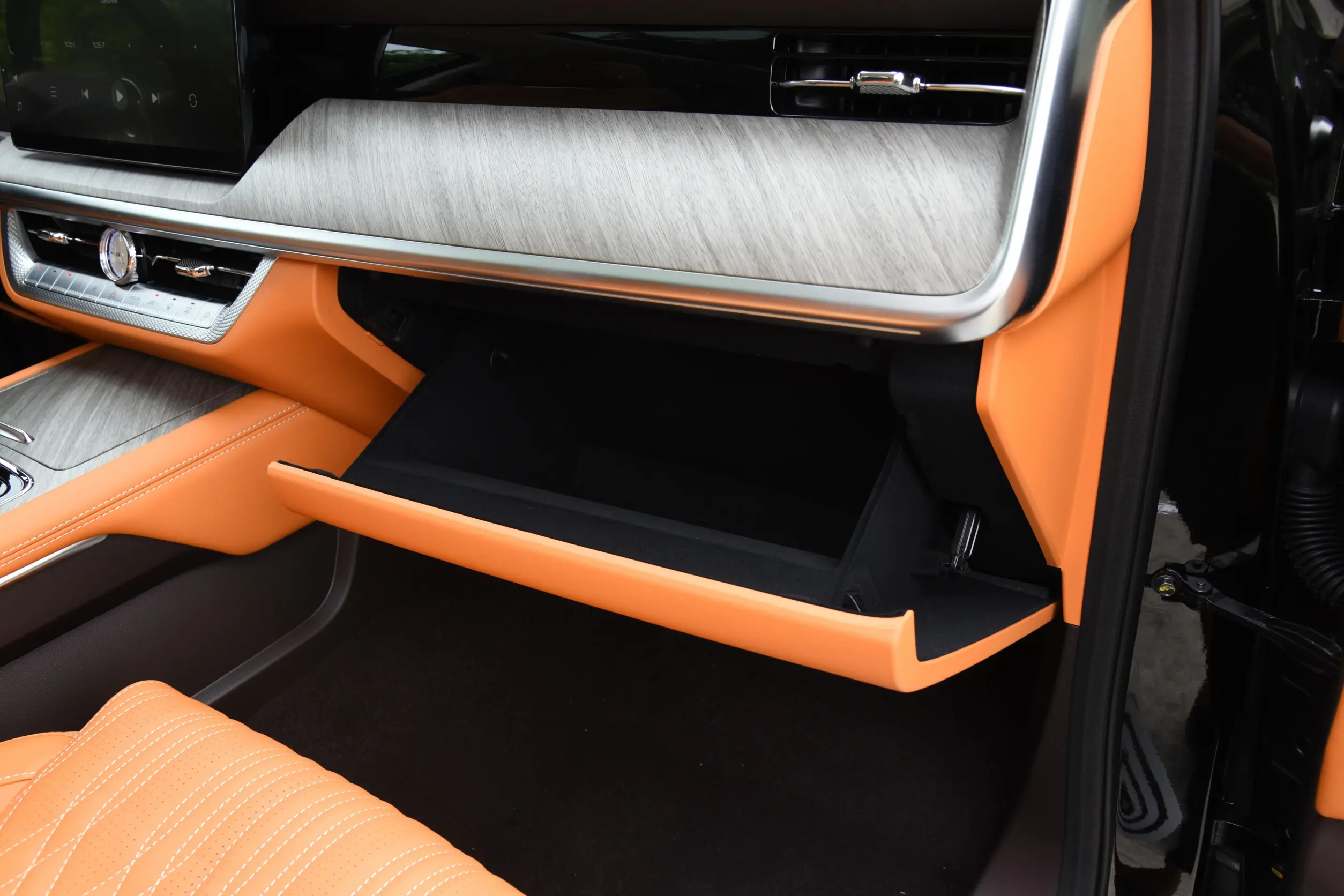 GWM Tank 500 Hi4-T 2023 interior-4