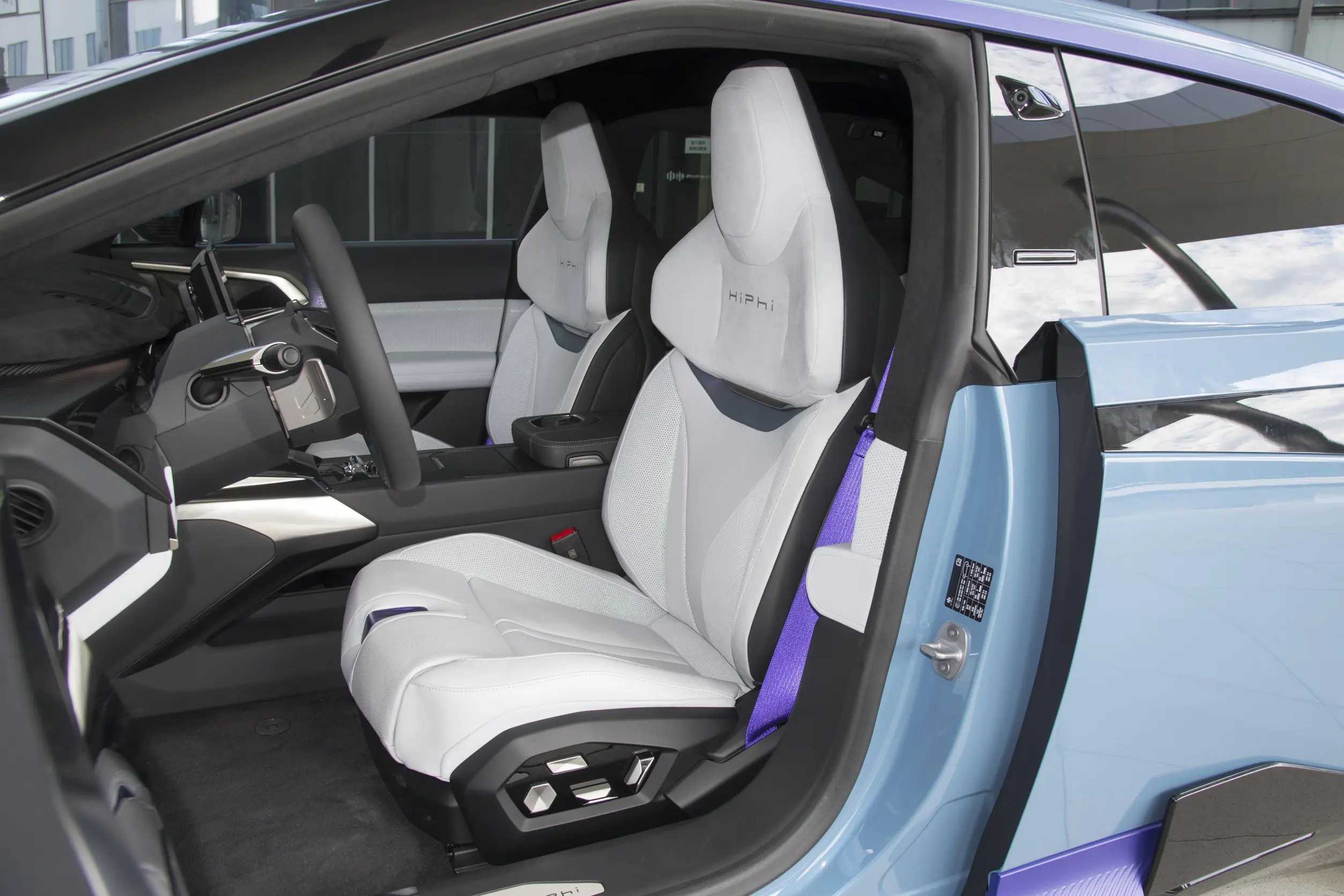 HiPhi Z 2023 space-1