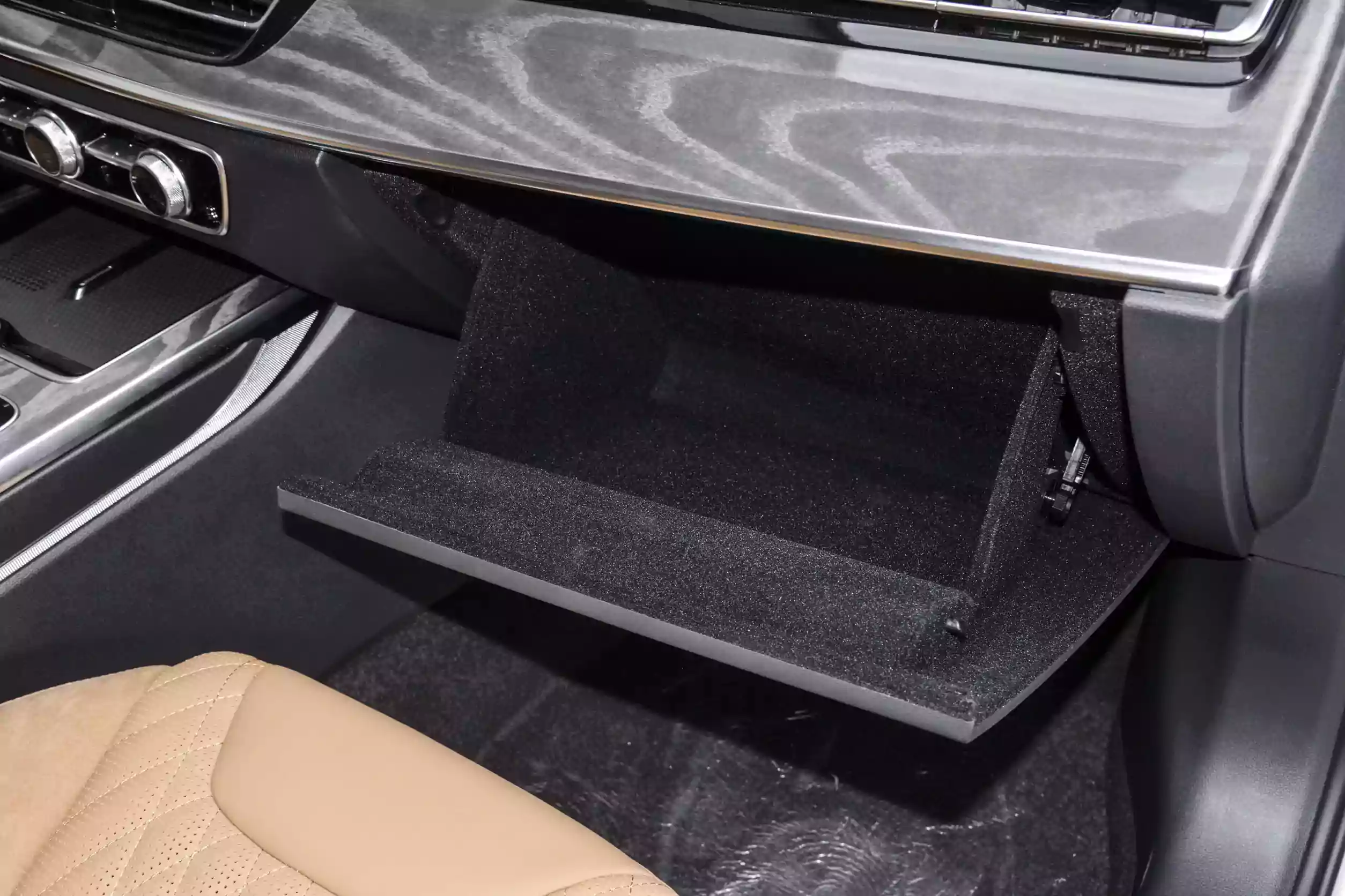 Hongqi HS5 2023 interior-4