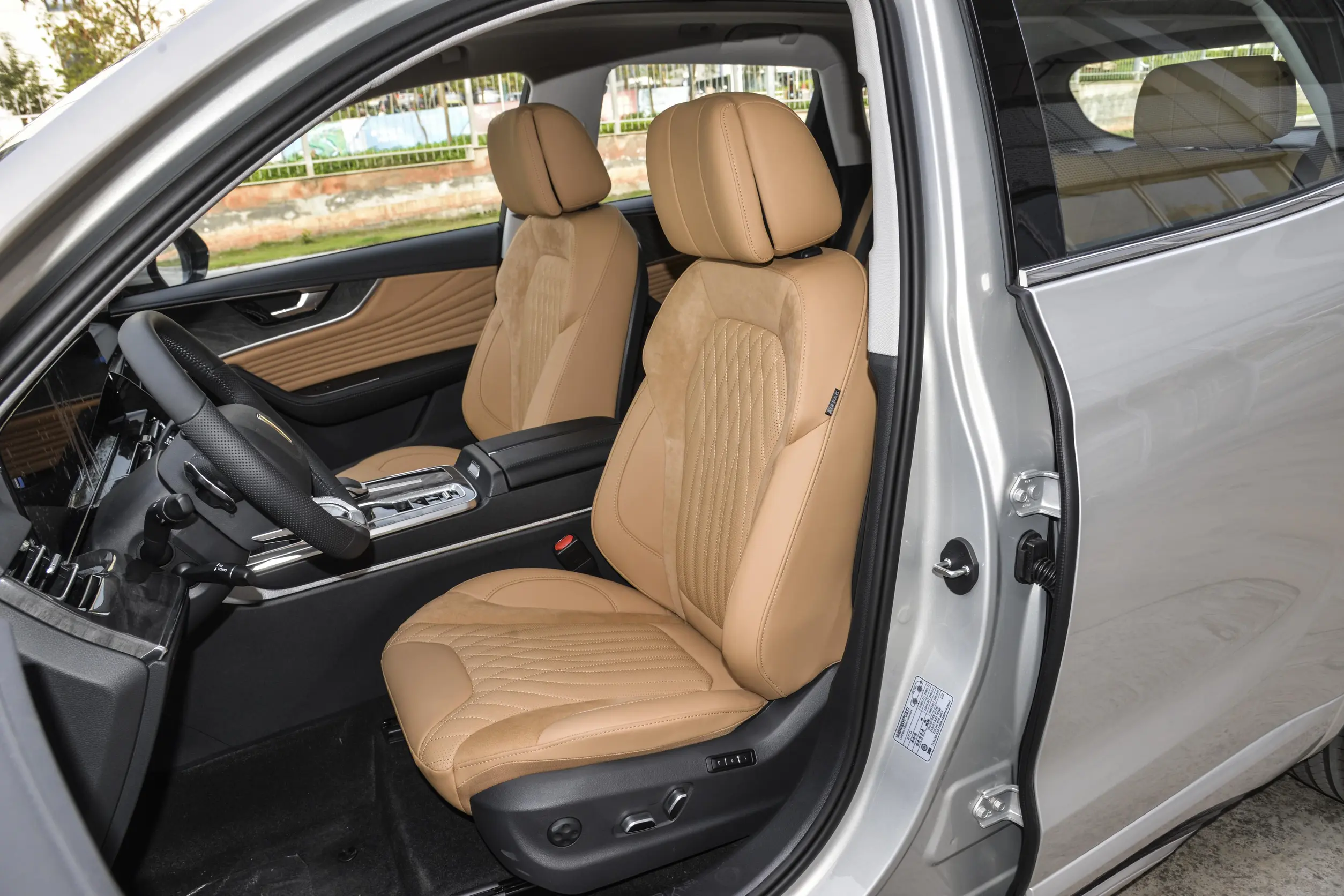 Hongqi HS5 2023 space-1