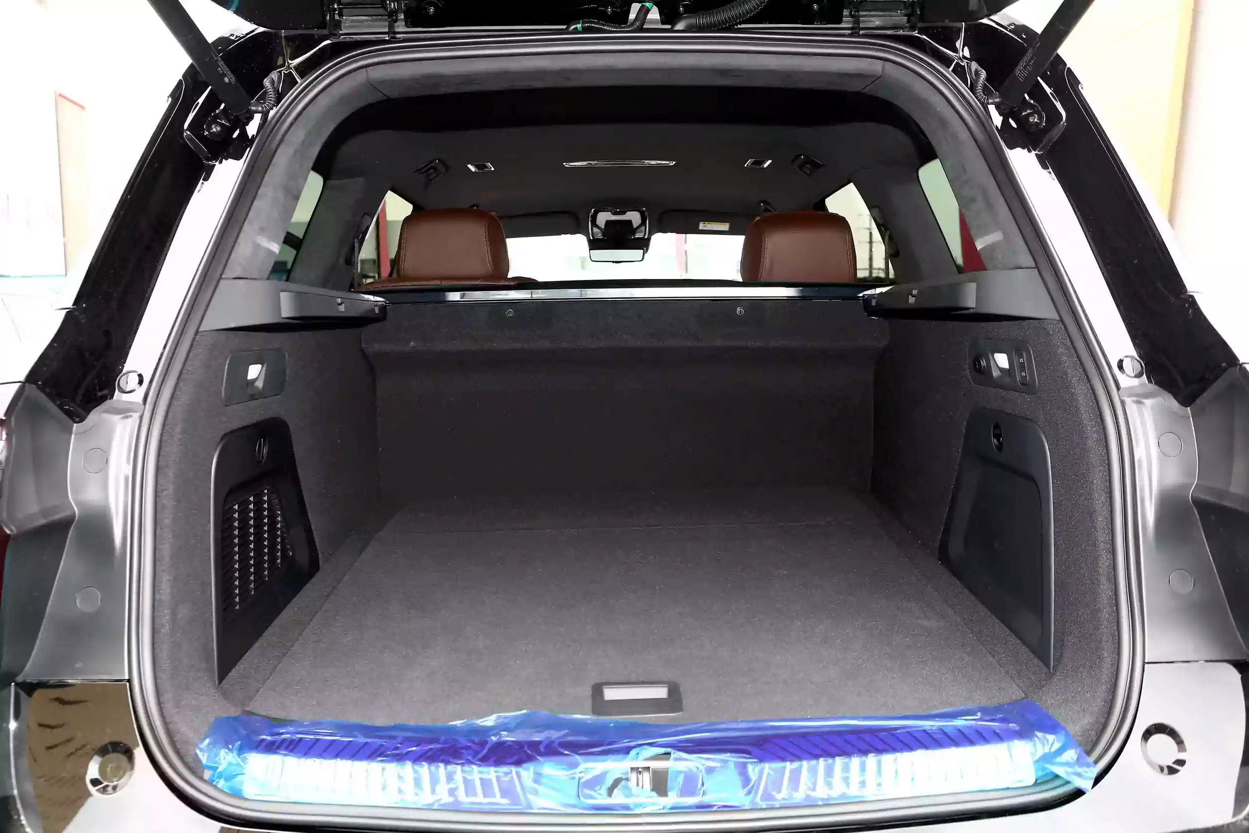 Hongqi LS7 2022 space-4