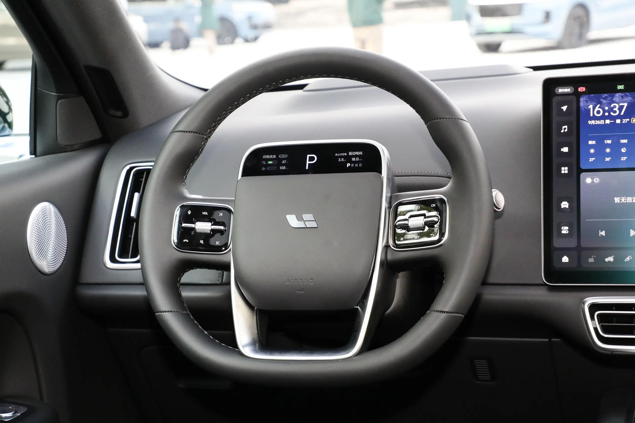 Li Auto L8 2023 interior-2