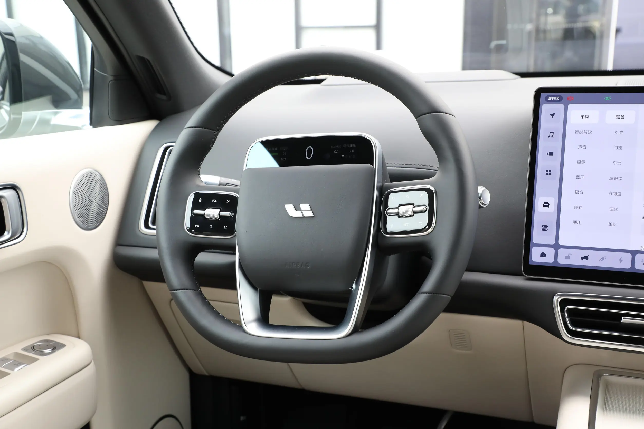 Li Auto L9 2022 interior-1