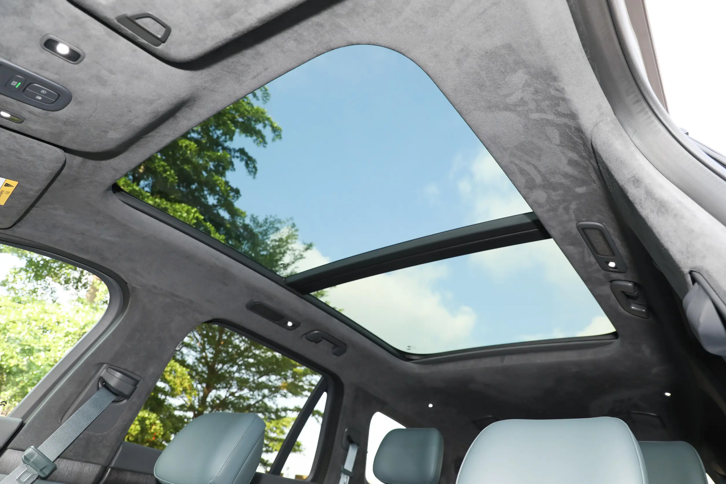 NIO ES8 2023 space-3