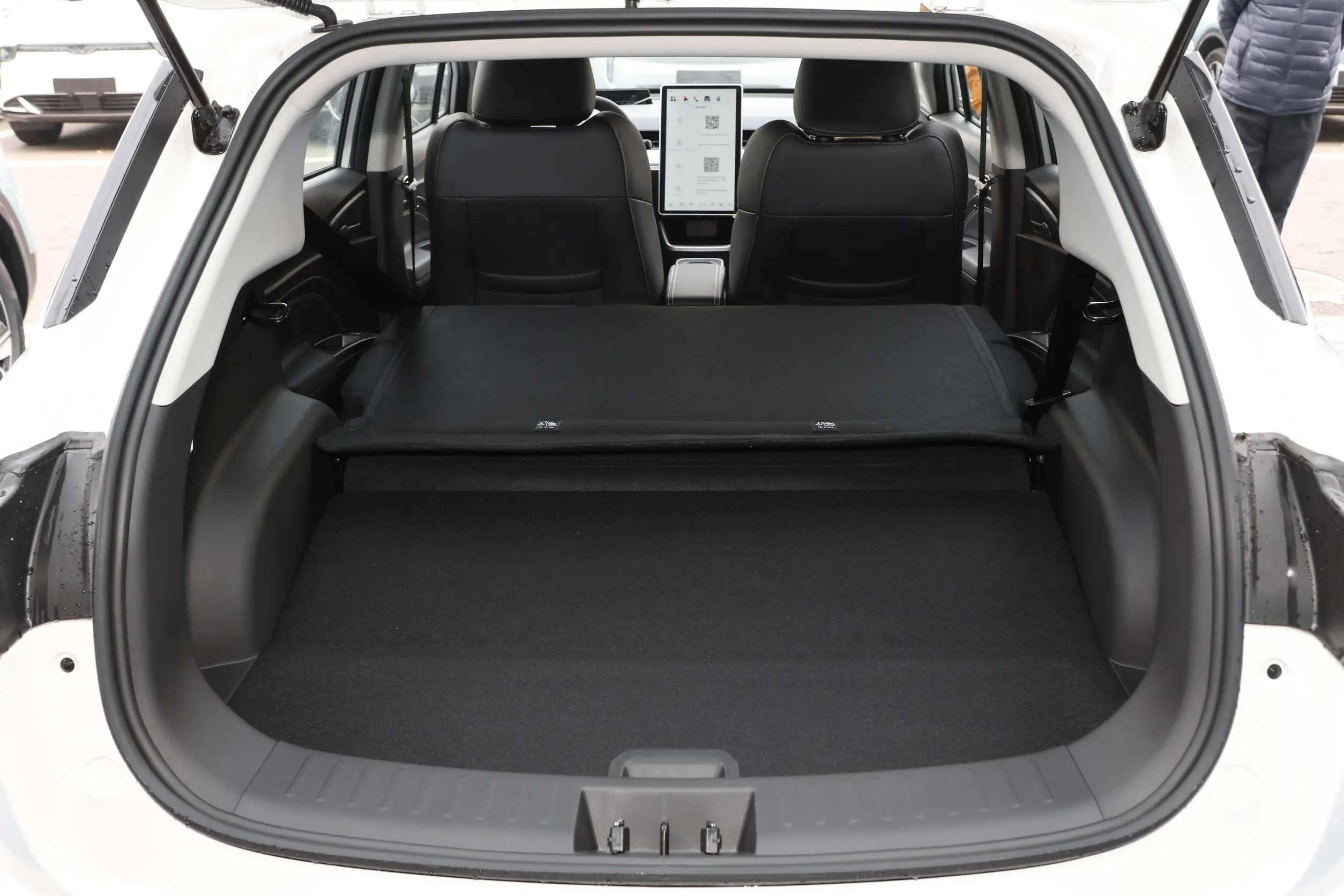 Neta V 2022 space-4