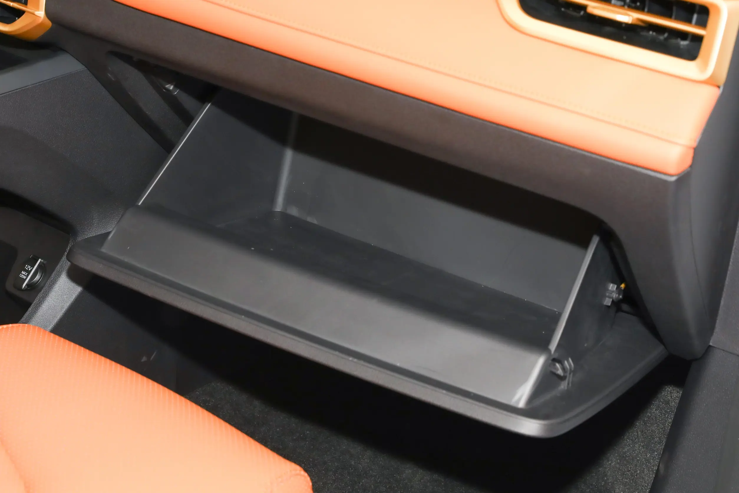 Neta X 2023 interior-4