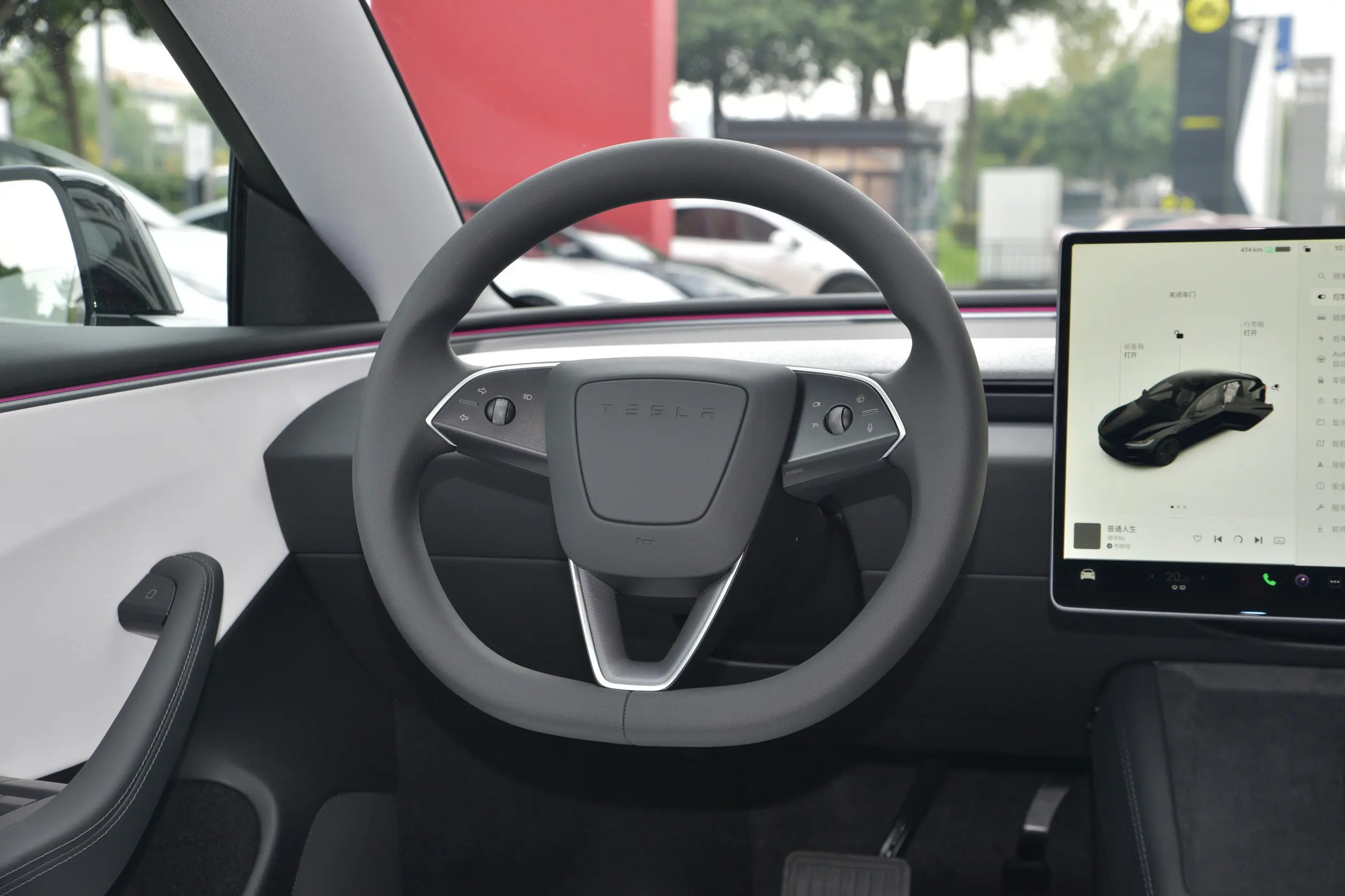 Tesla Model 3 2023 interior-2