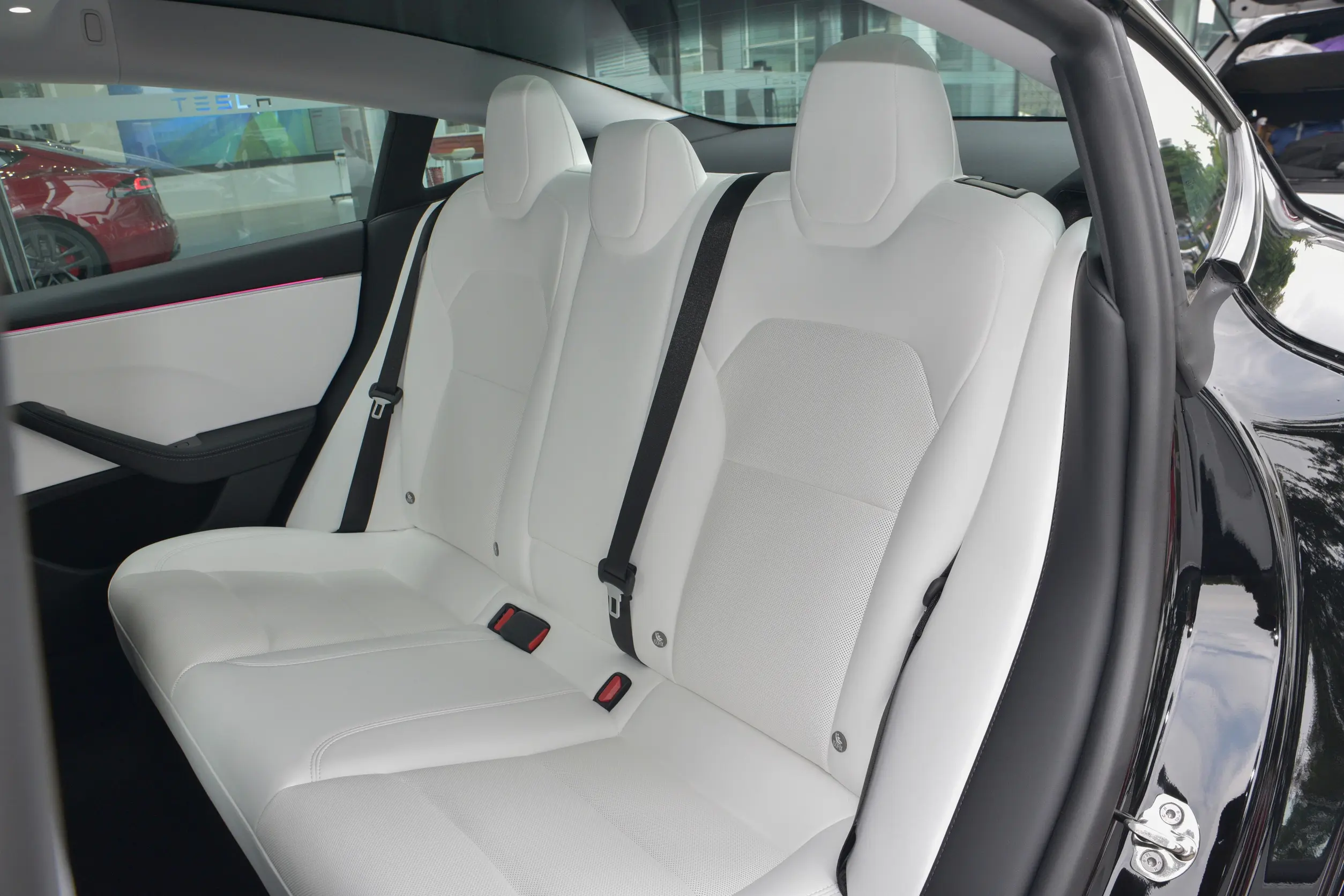 Tesla Model 3 2023 space-2