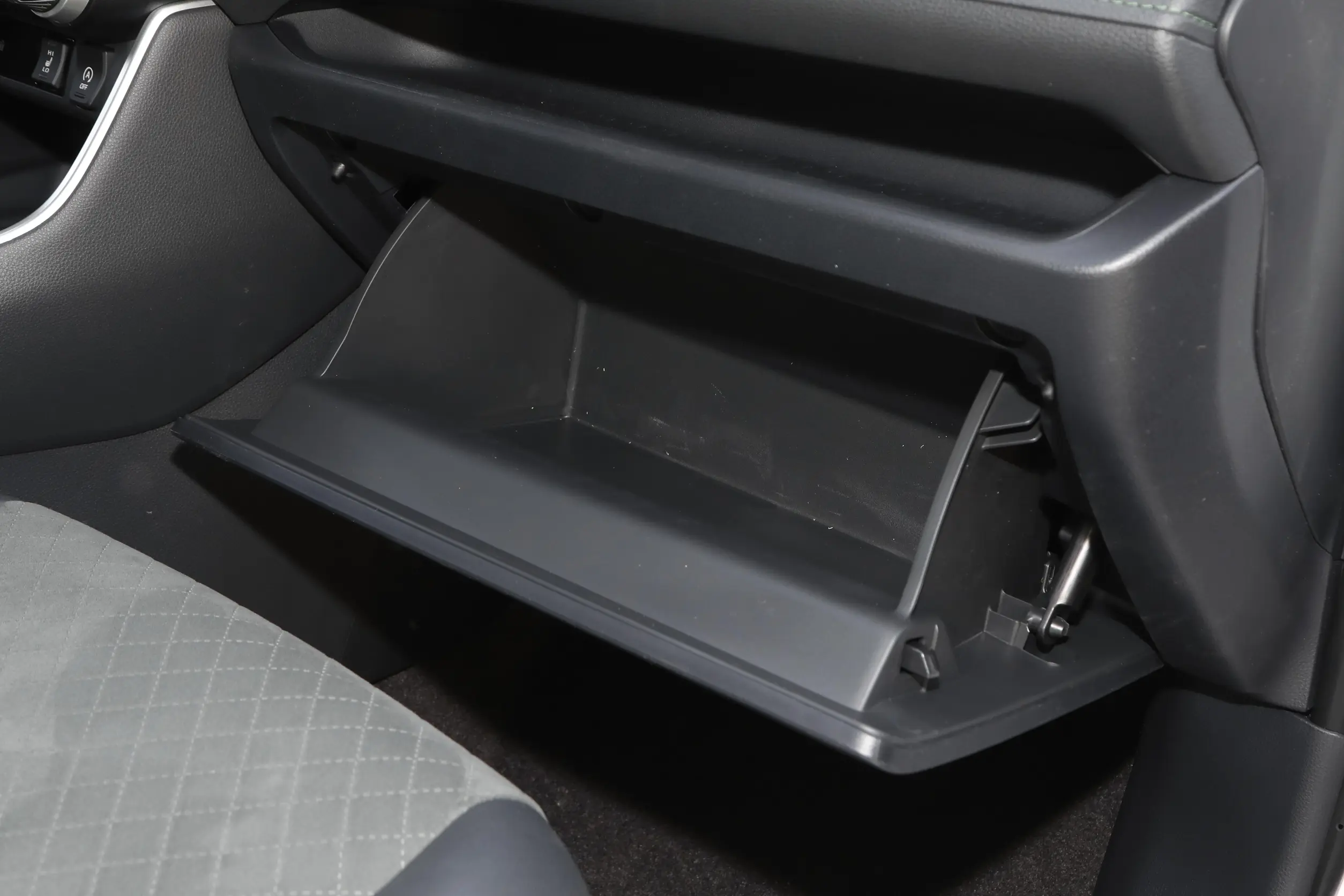Toyota RAV4 2023 interior-4