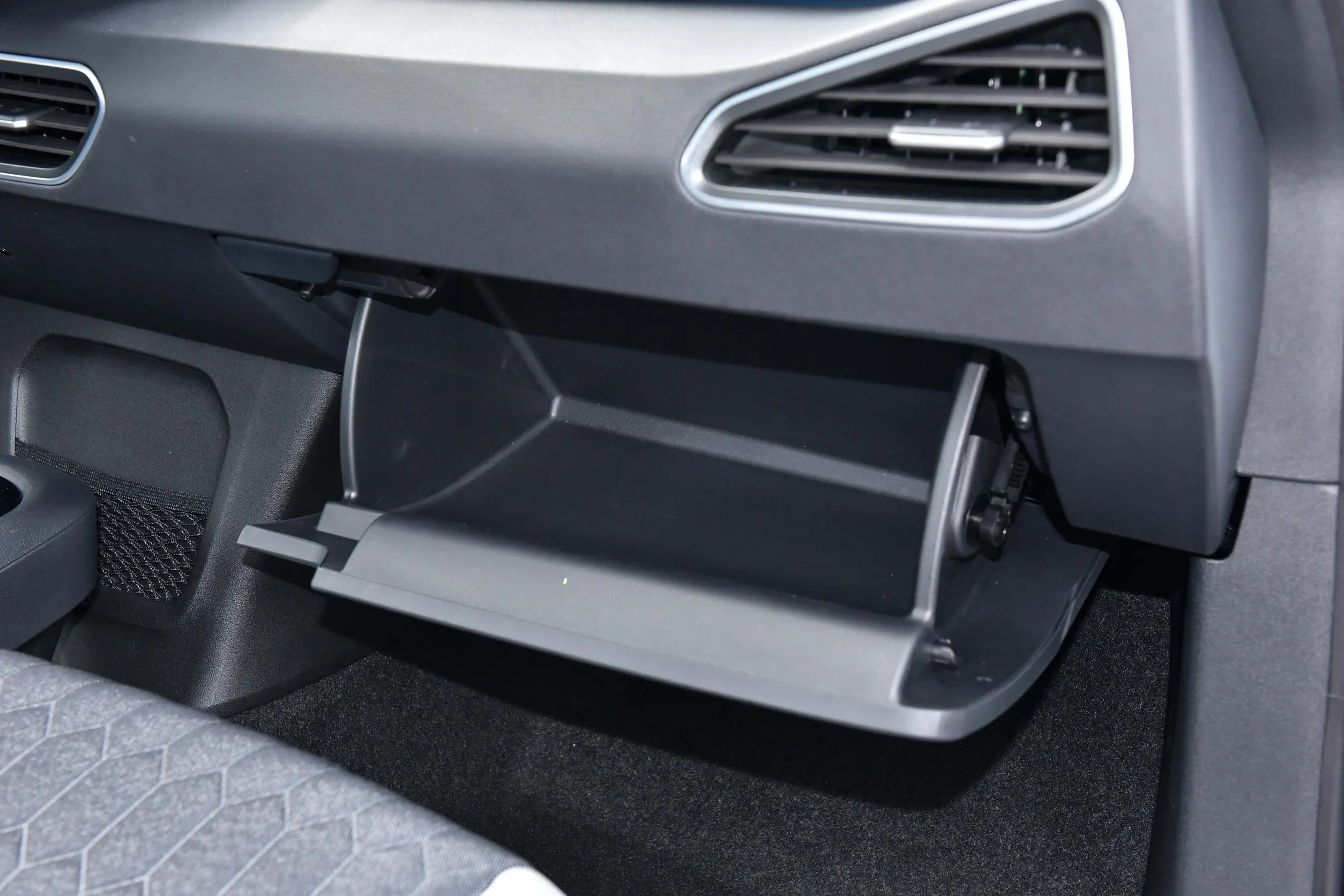 Volkswagen ID.3 2023 interior-4