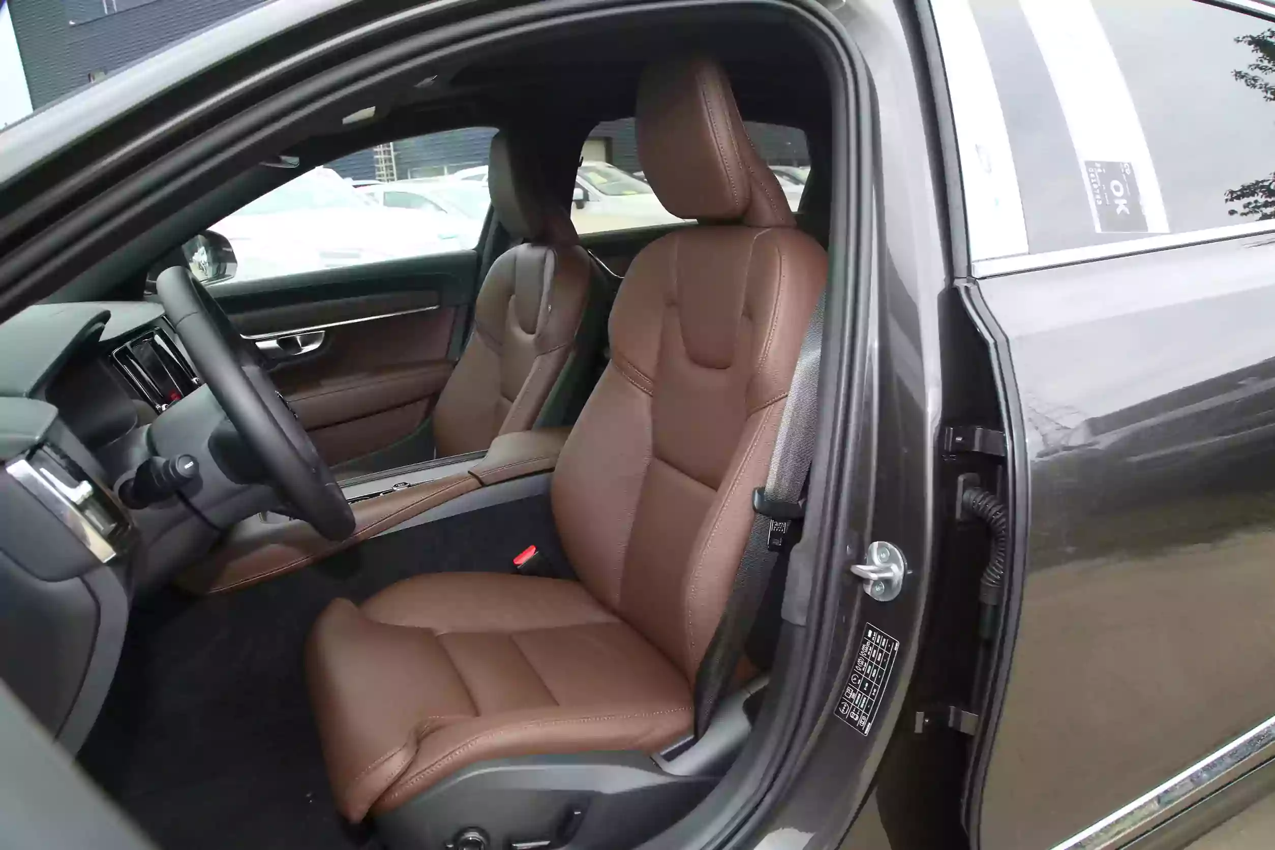 Volvo S90 2024 space-1