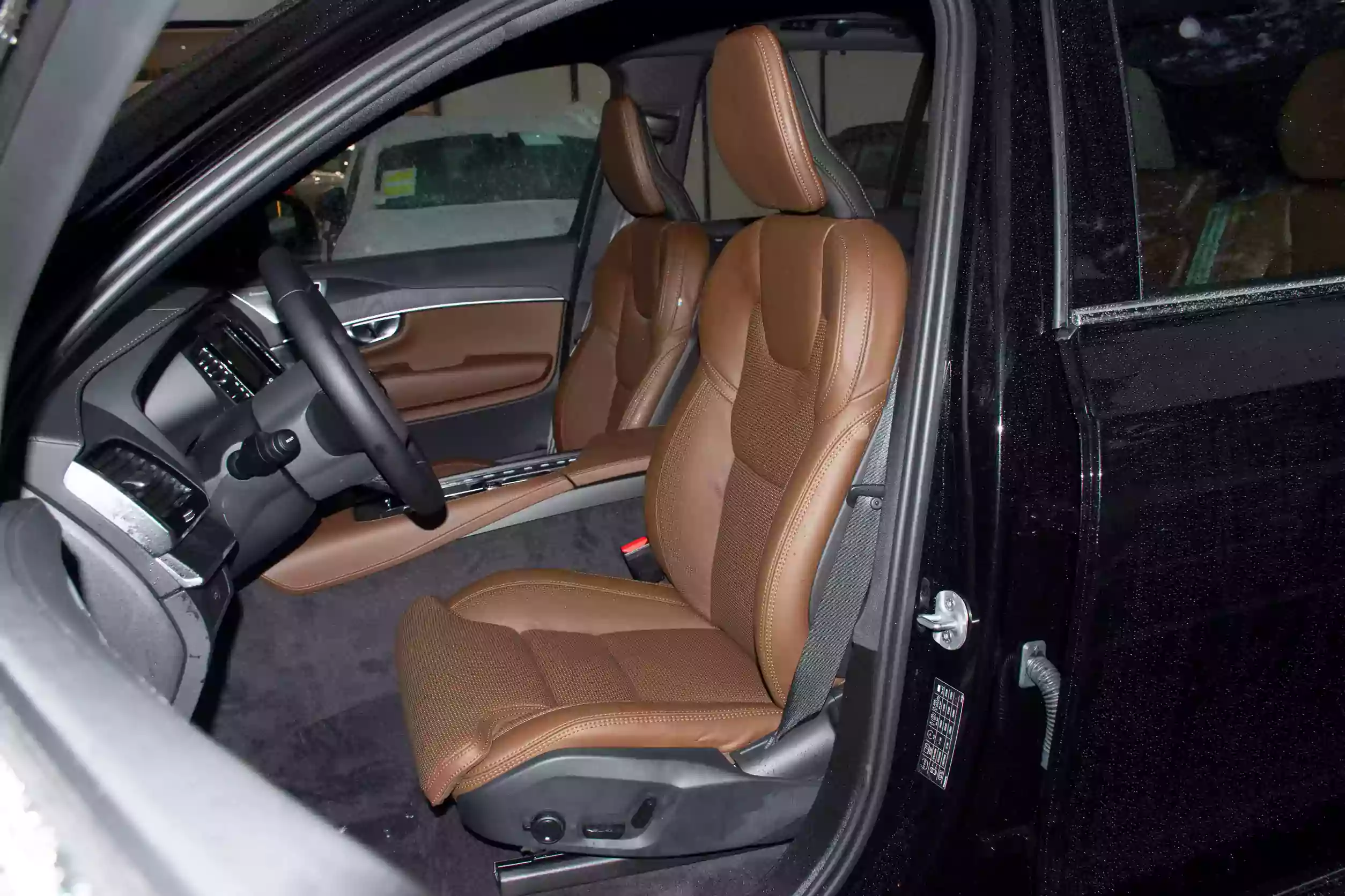 Volvo XC90 2024 space-1