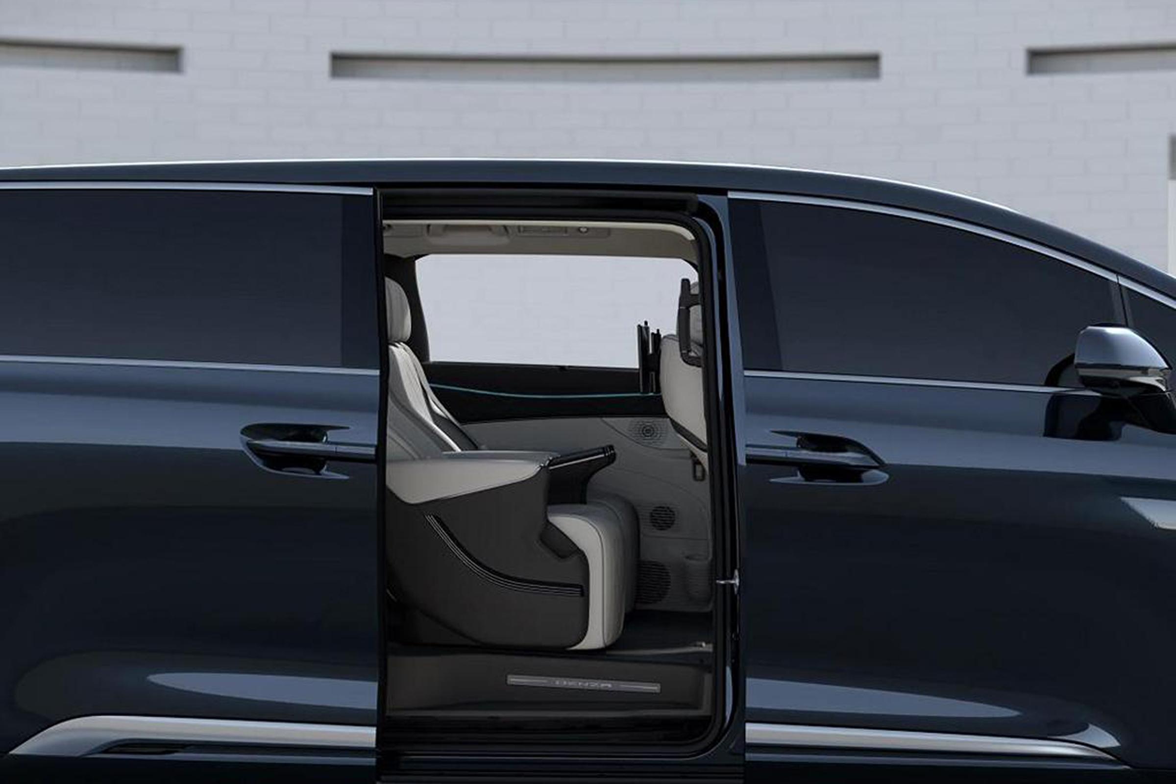 Denza D9 DM-I Open the door
