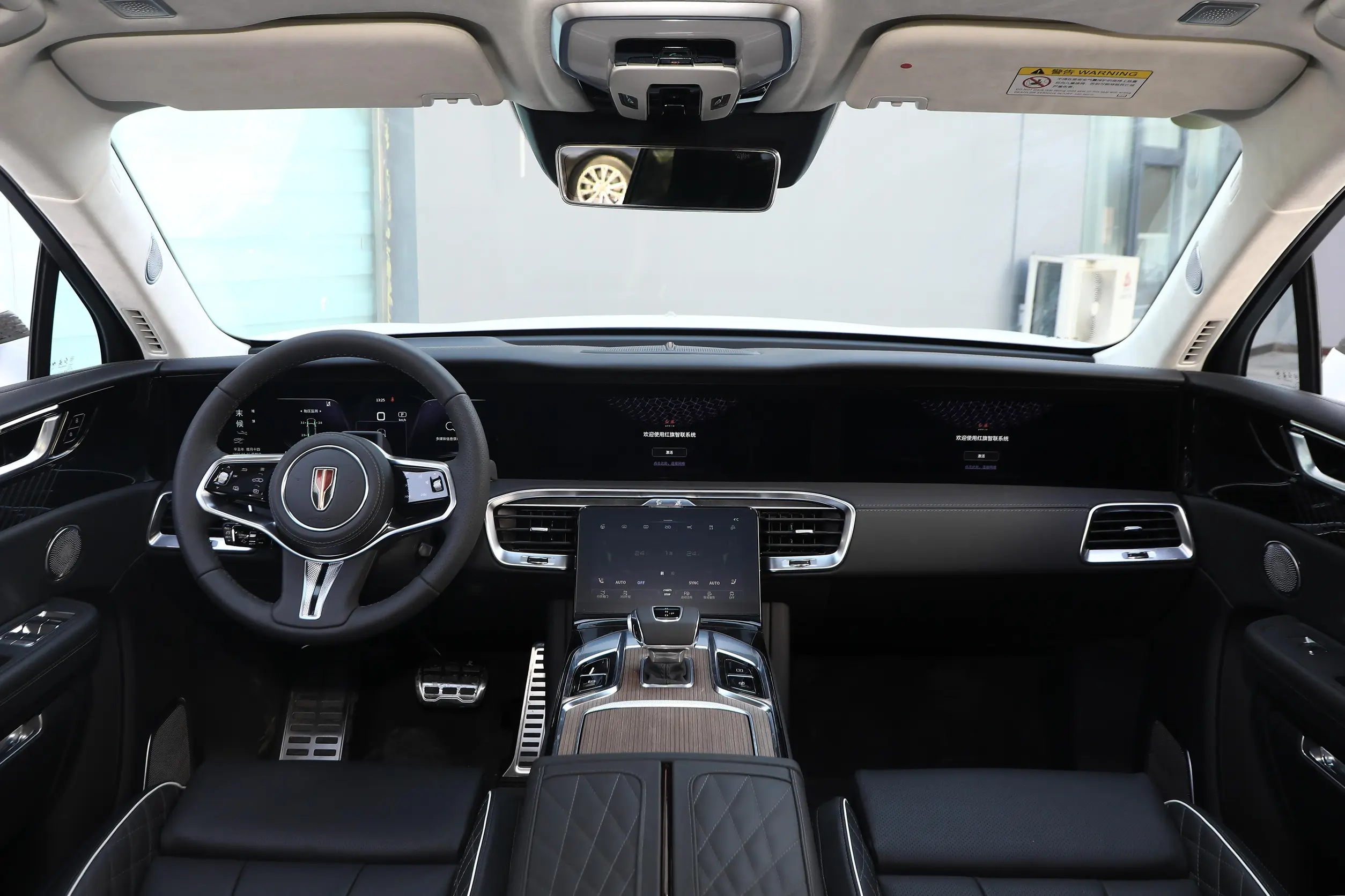 Hongqi E-HS9 interior 1