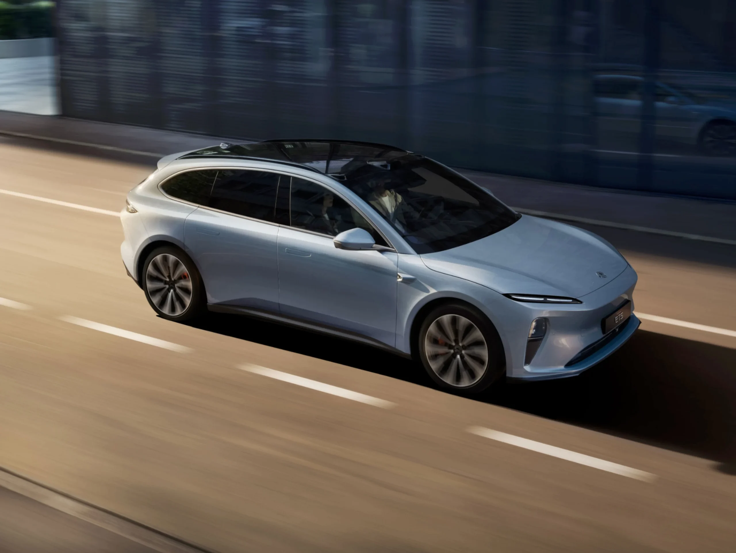 NIO ET5T Sleek Appearance