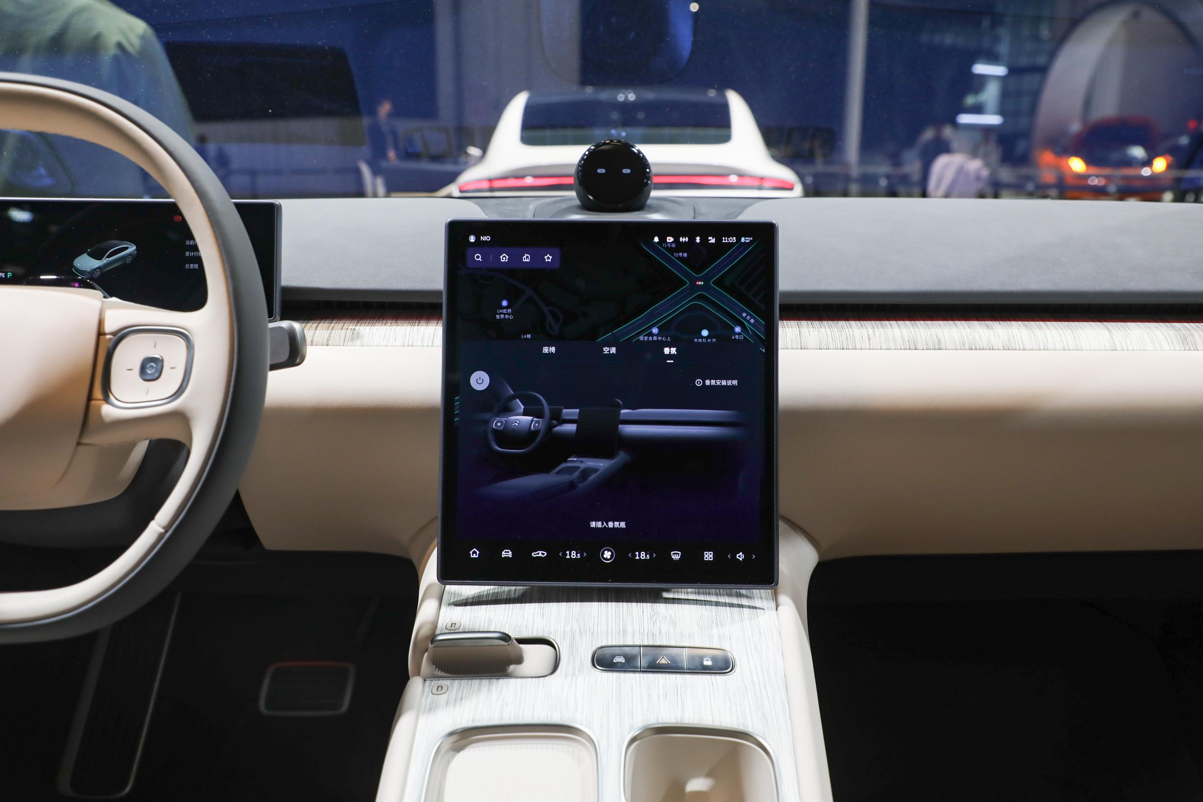 NIO ET7 floating centre console screen