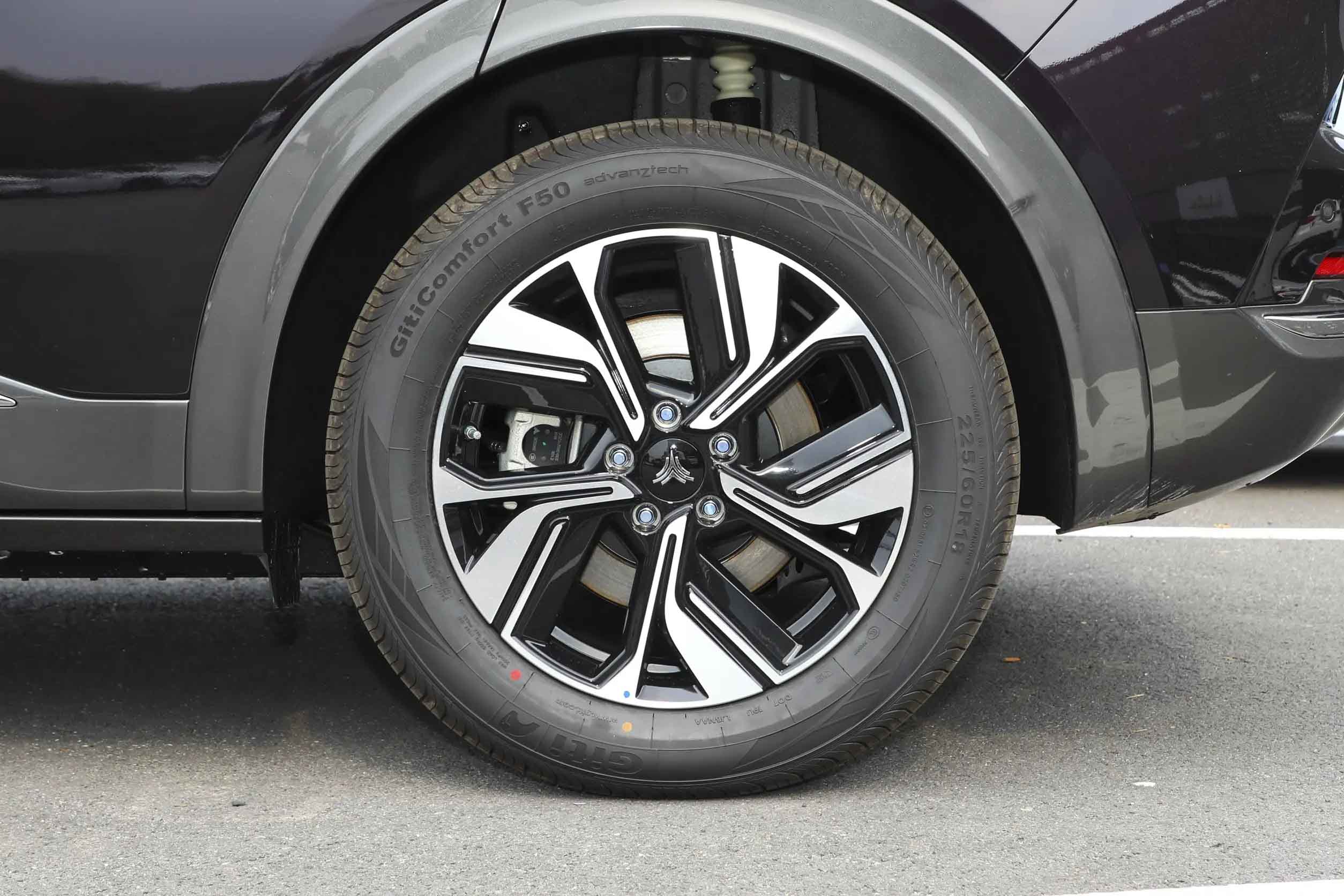 Neta U tires