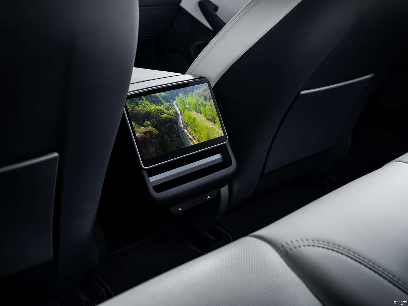 Tesla model 3 rear seat touchscreen