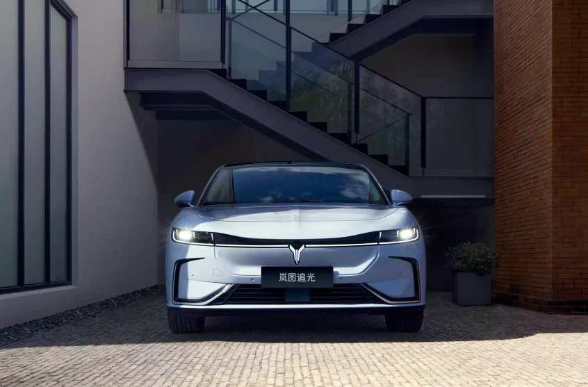 Voyah Passion front view
