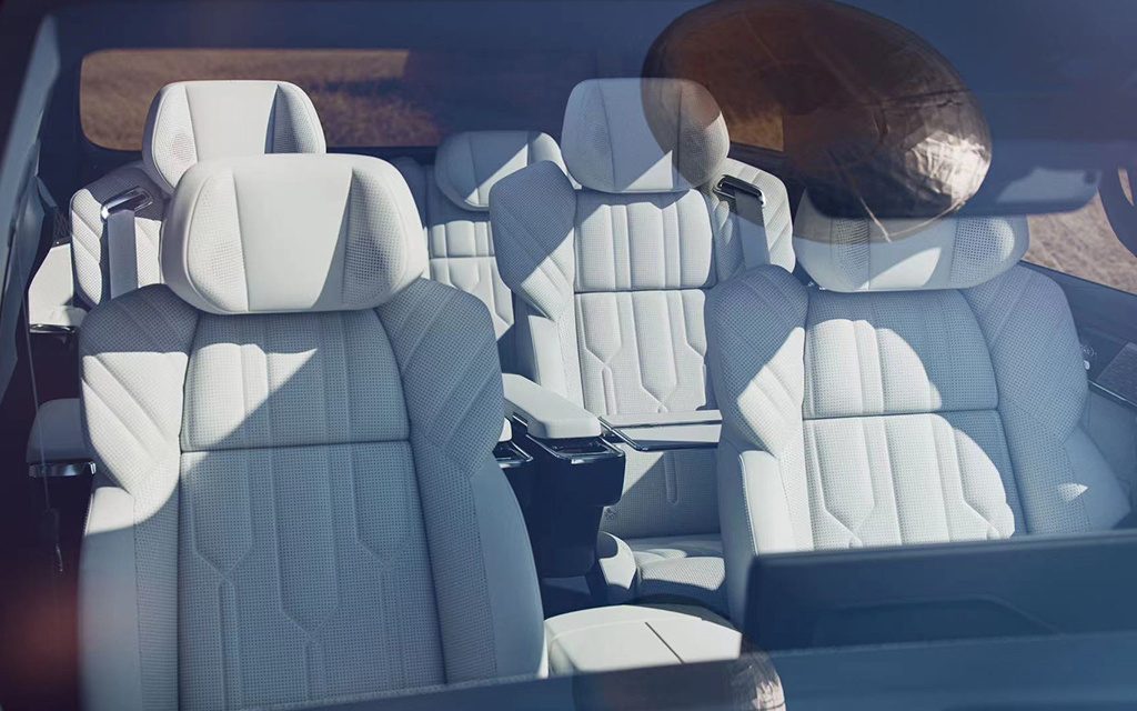 Zeekr 009 Seat Space