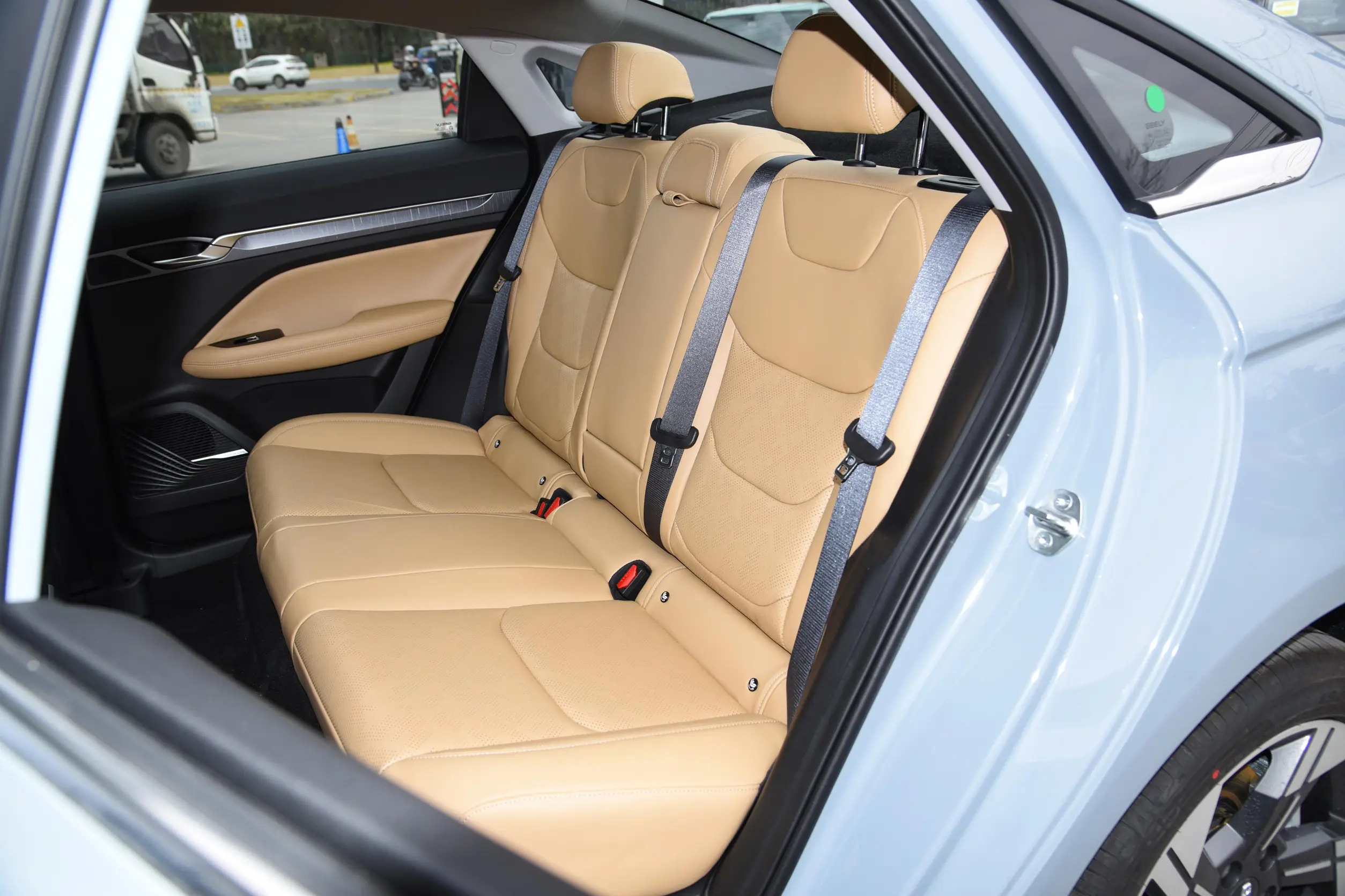 Geely Emgrand L HiP 2024 space-2
