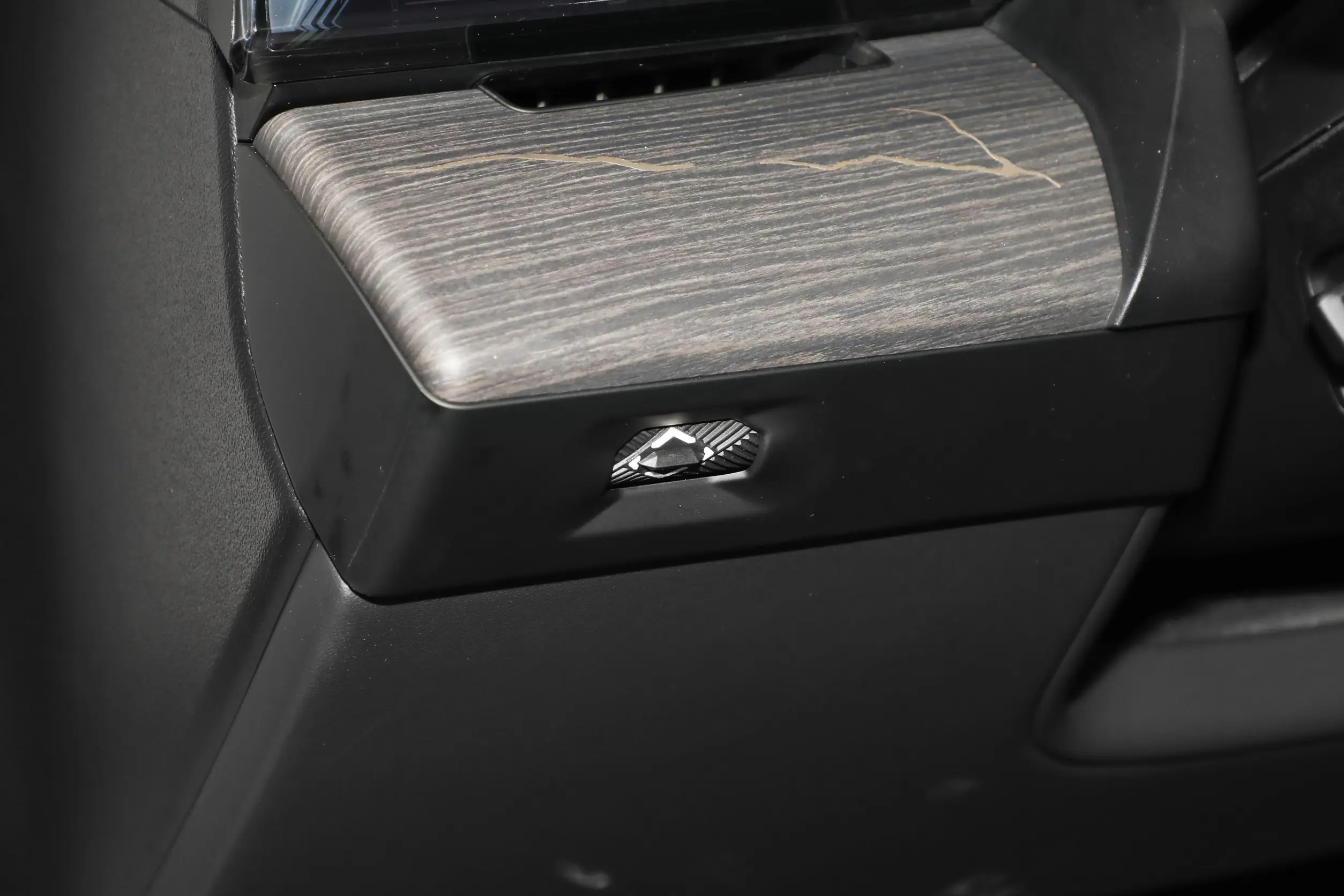 BMW 5 Series 530Li 2024 interior-4