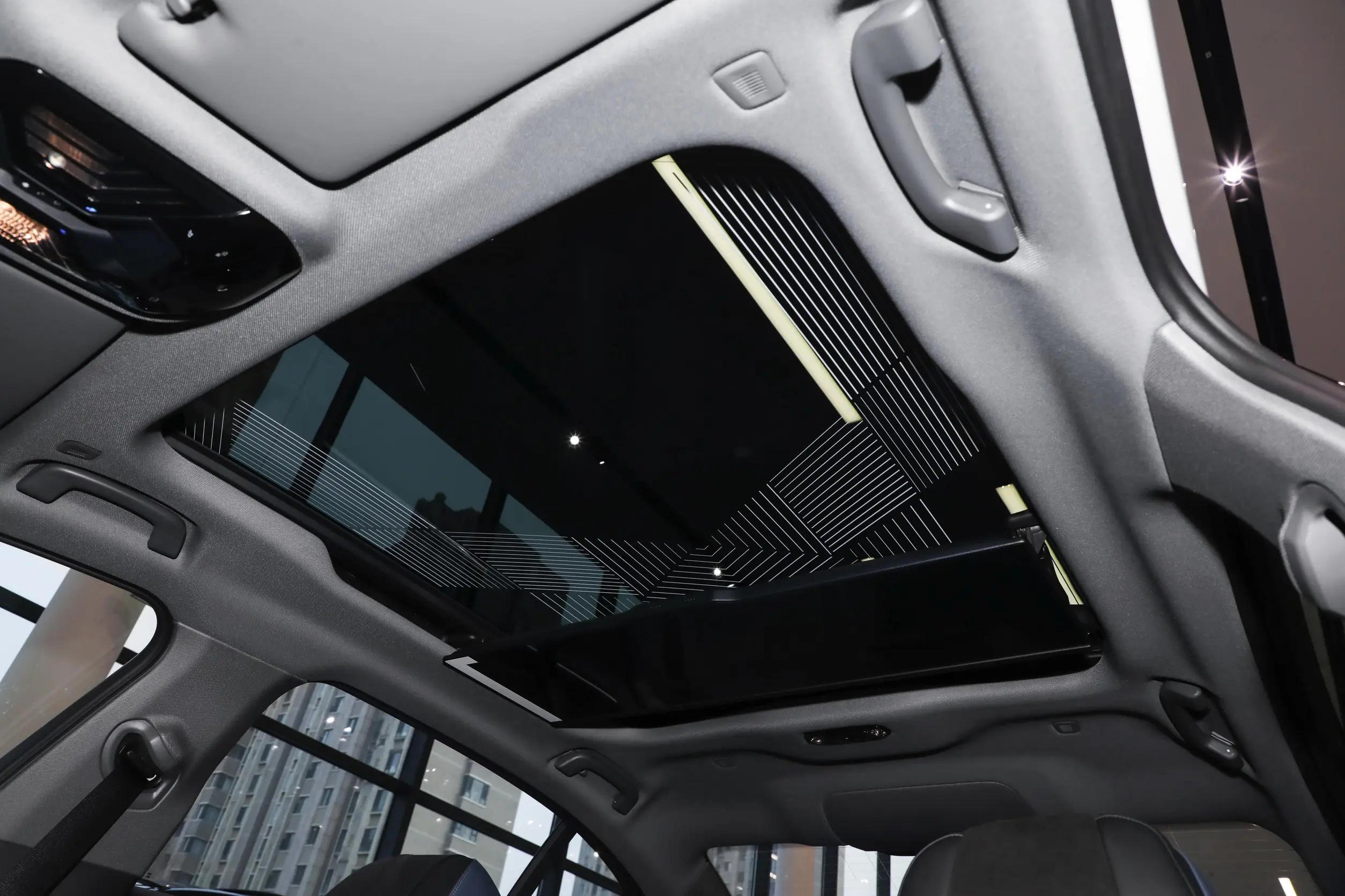 BMW 5 Series 530Li 2024 space-3
