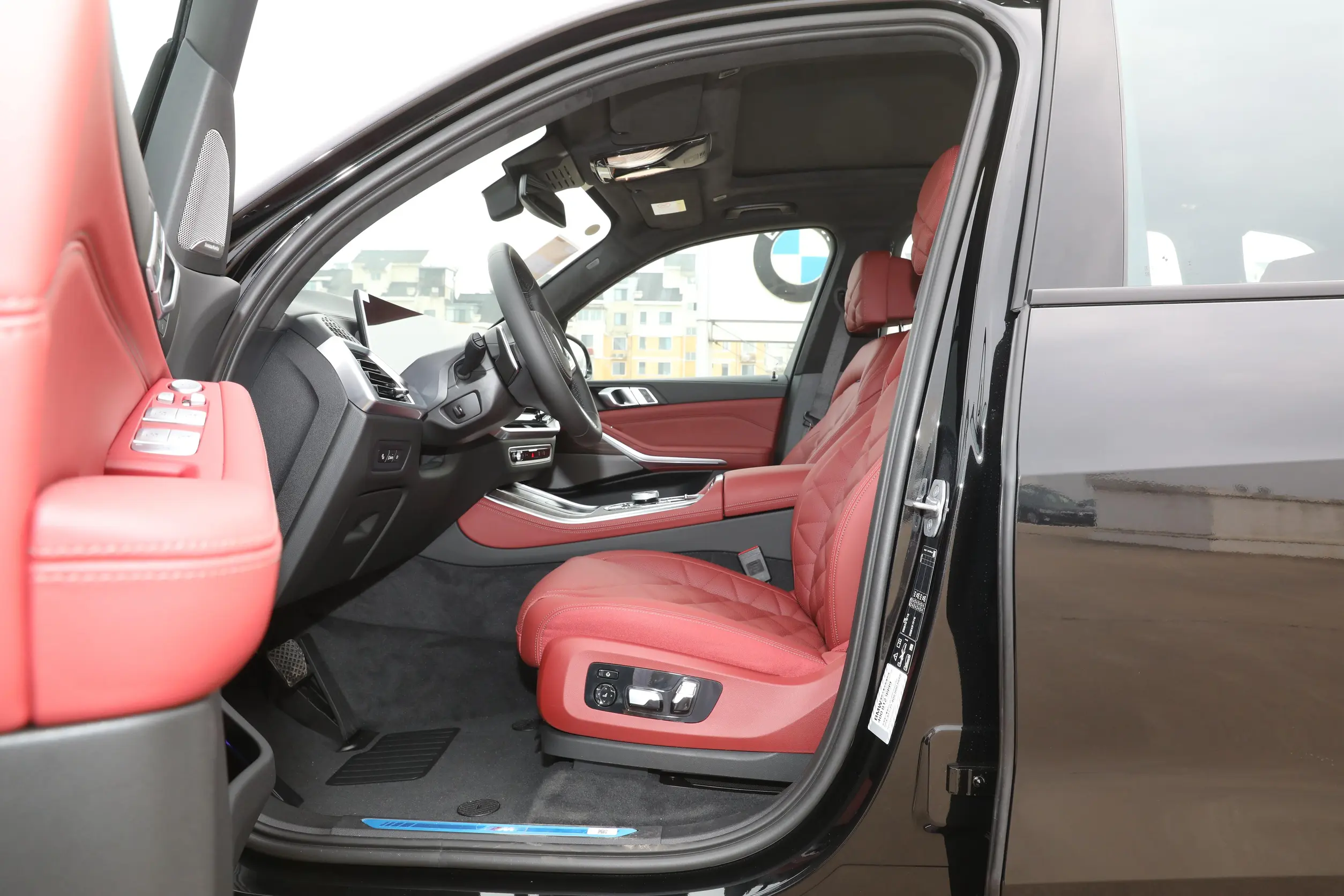 BMW X5 2023 space-1
