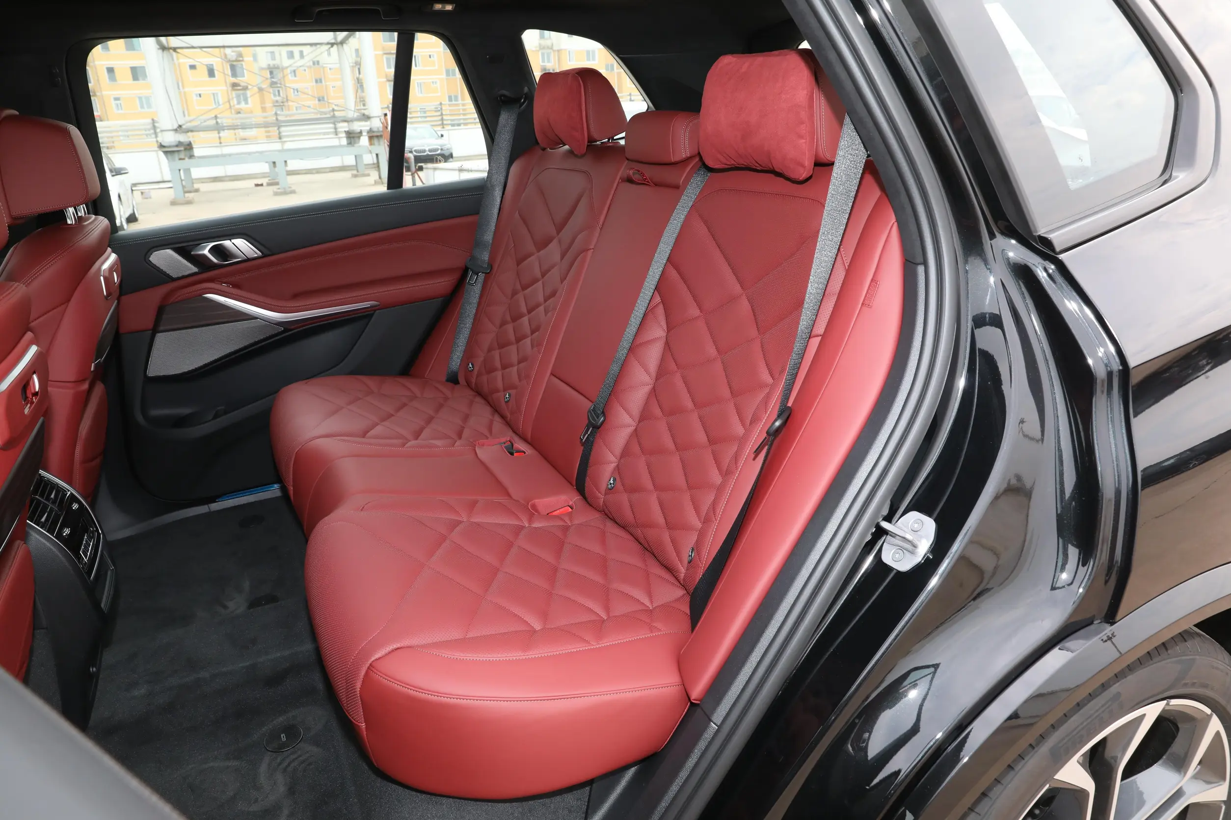 BMW X5 2023 space-2
