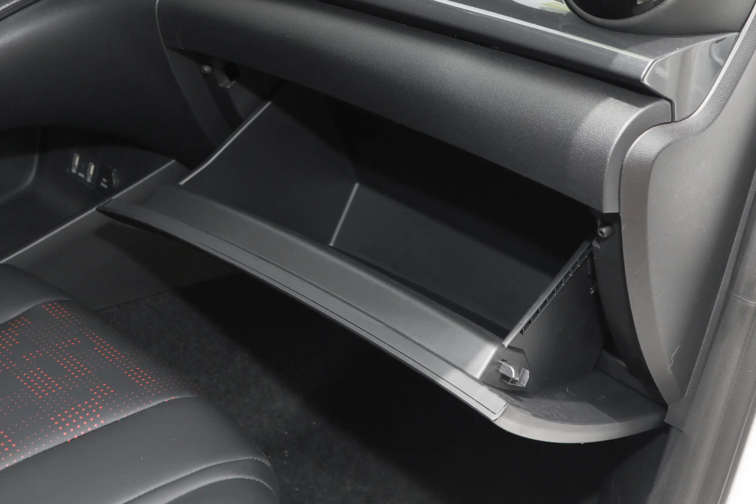 BYD e2 2024 interior-4
