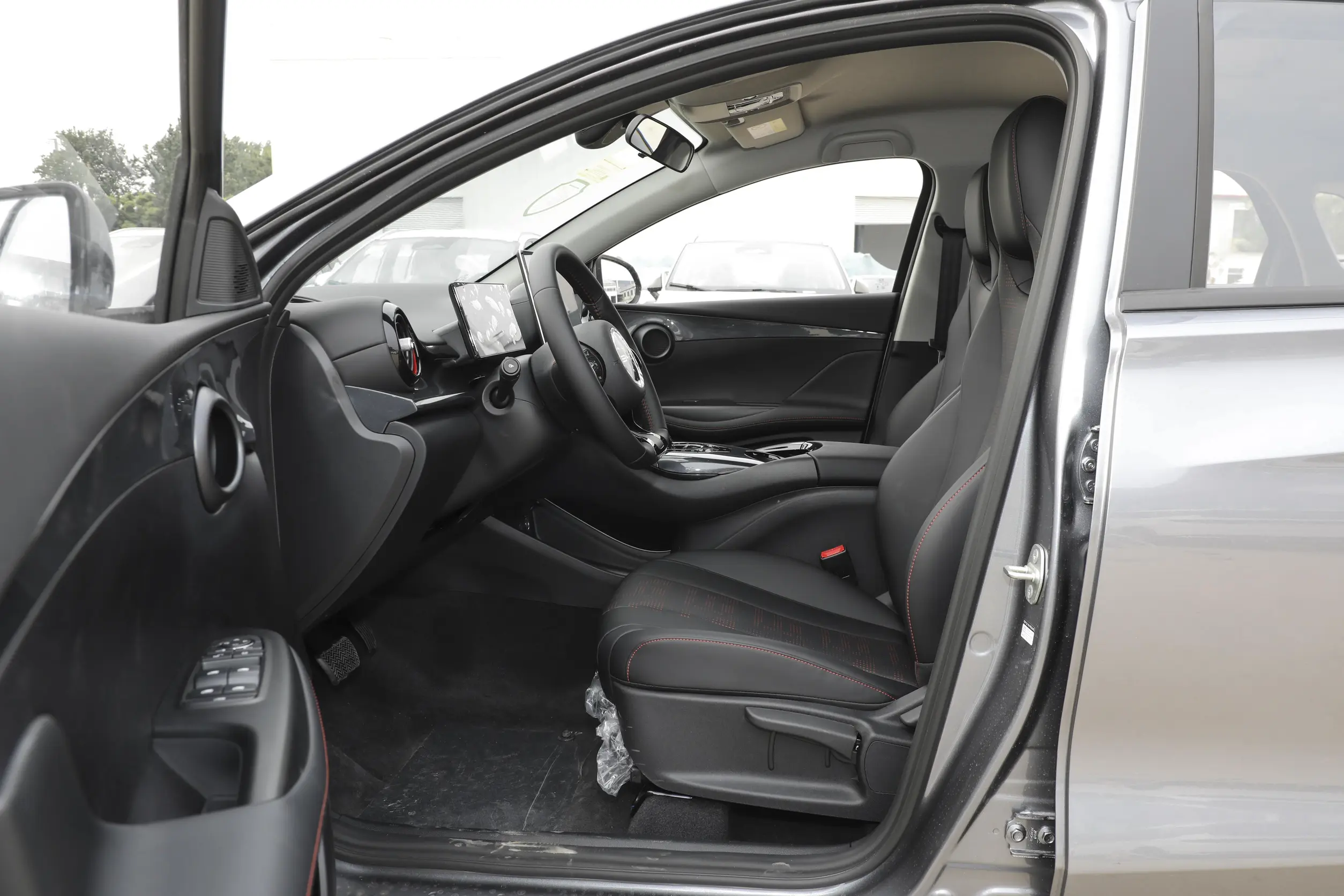 BYD e2 2024 space-1