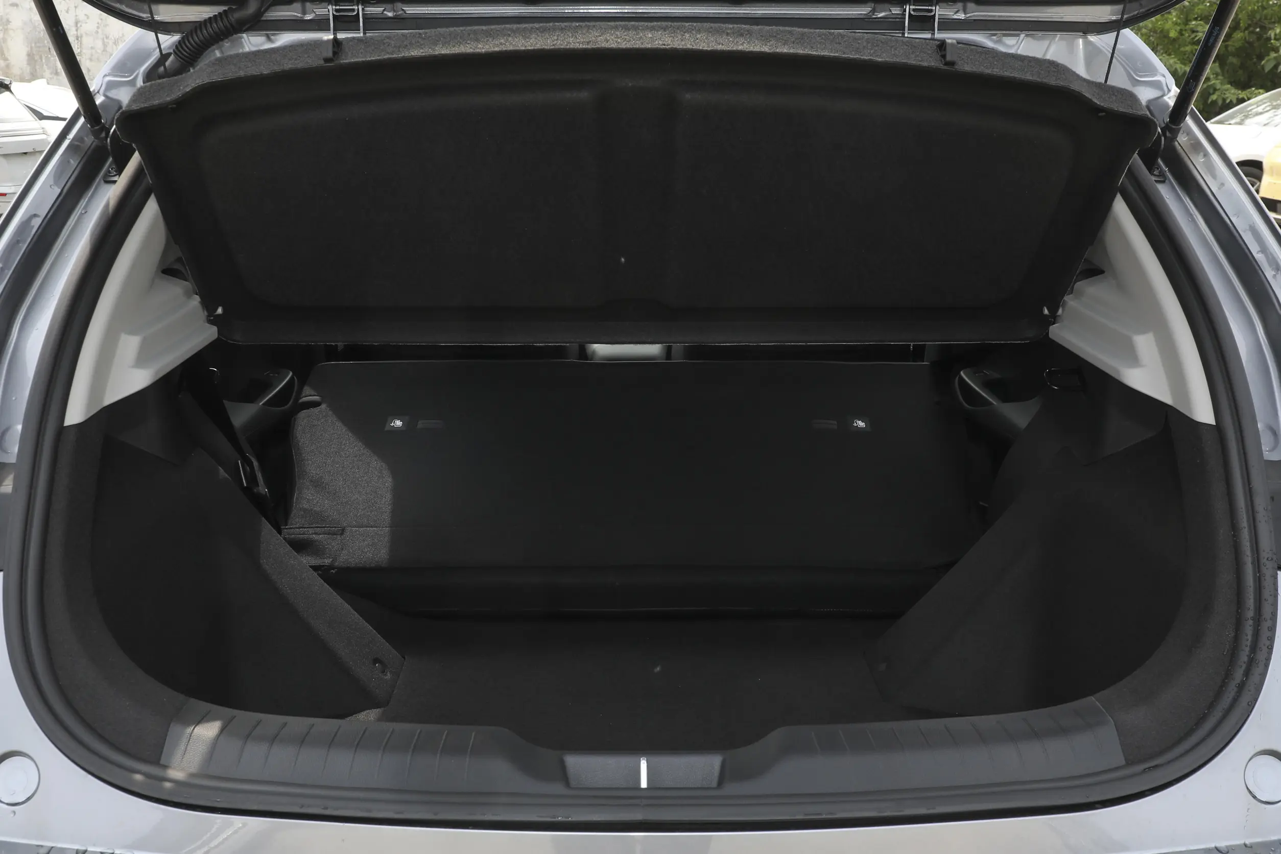 BYD e2 2024 space-4