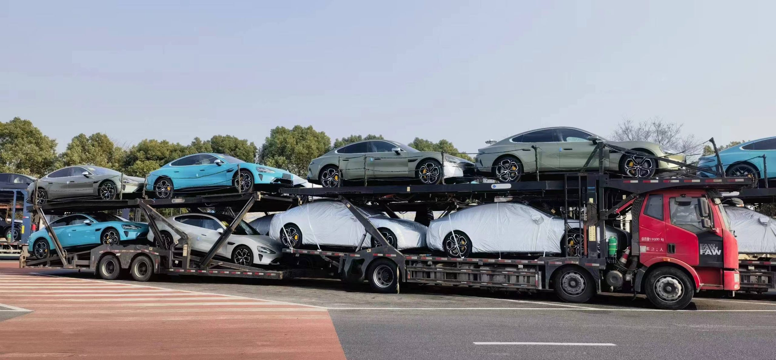 Eight Xiaomi SU7 cars on a truck