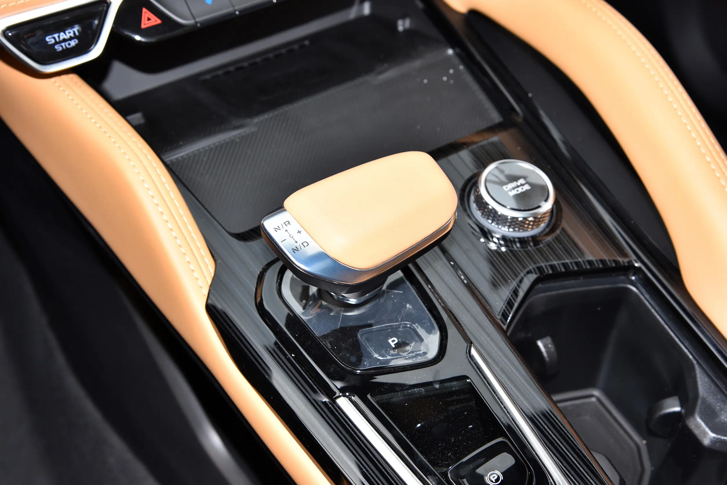Geely Monjaro Zhiqing 2024 interior-3