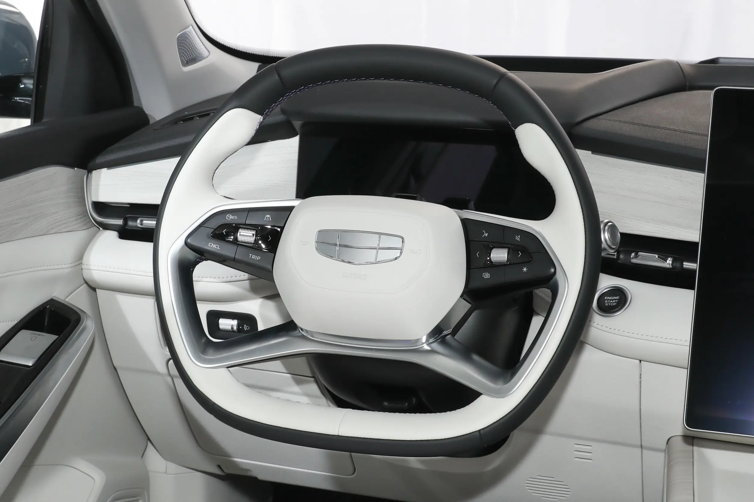 Geely Preface L 2024 interior-2