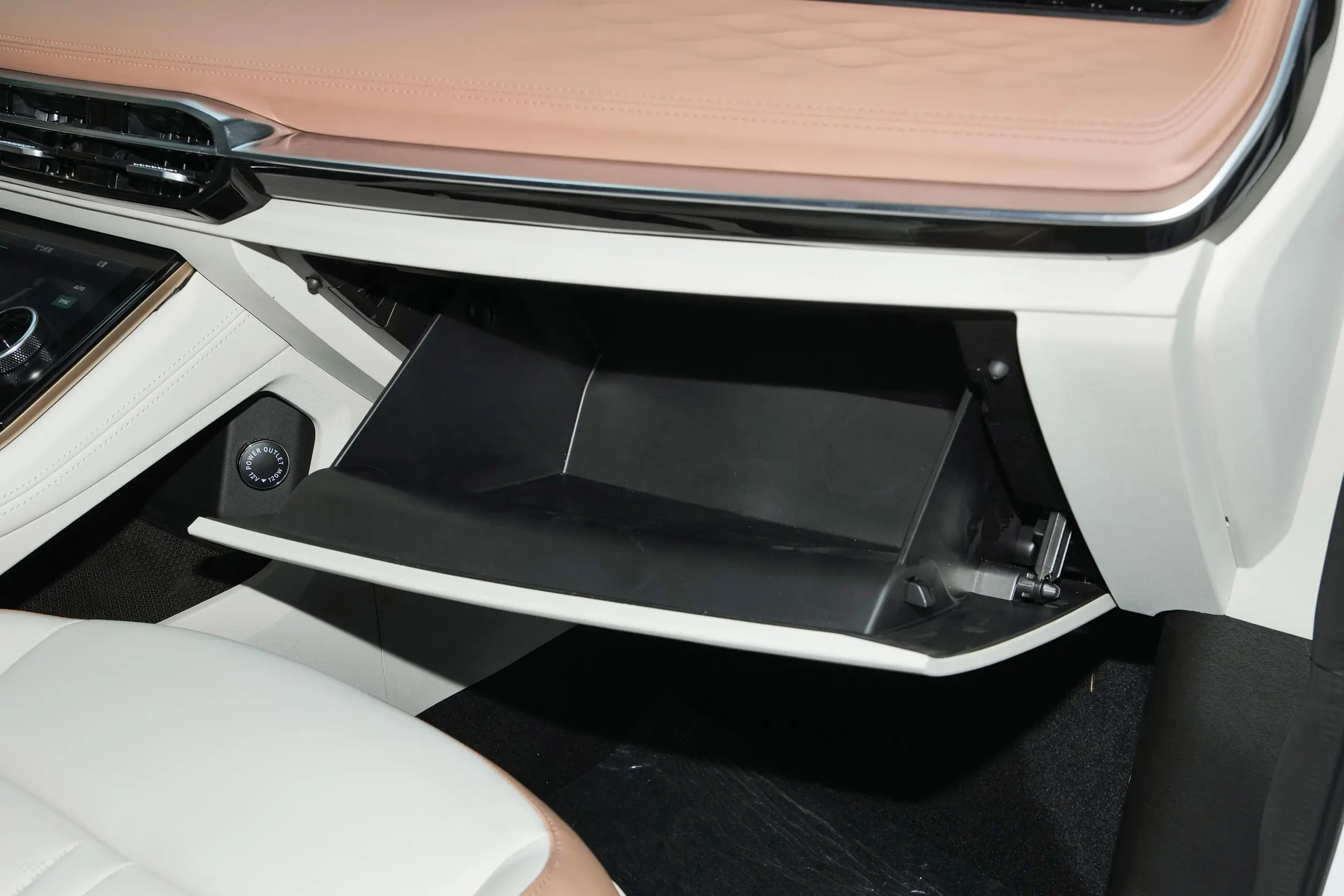 Jetour X70 C-DM 2024 interior-4