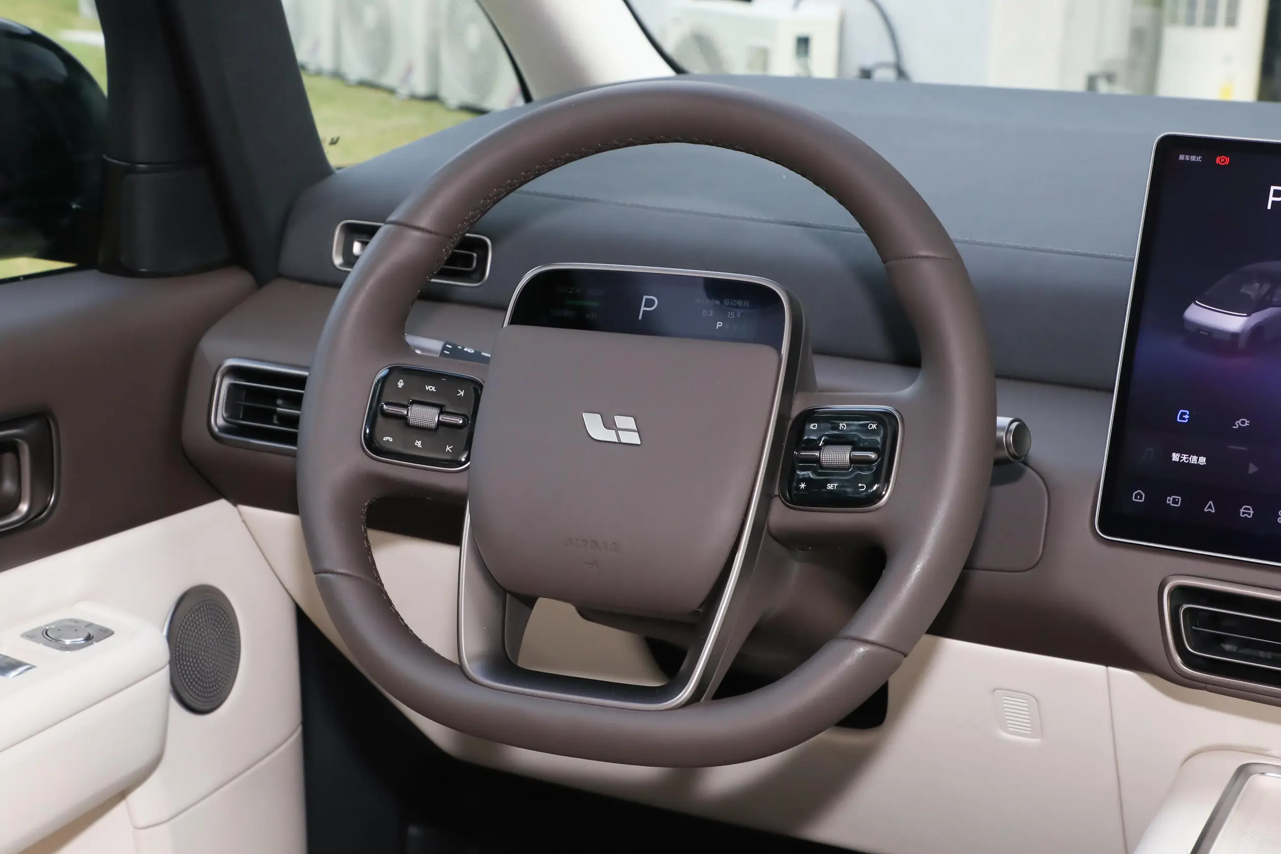 Li Auto MEGA 2024 interior-2