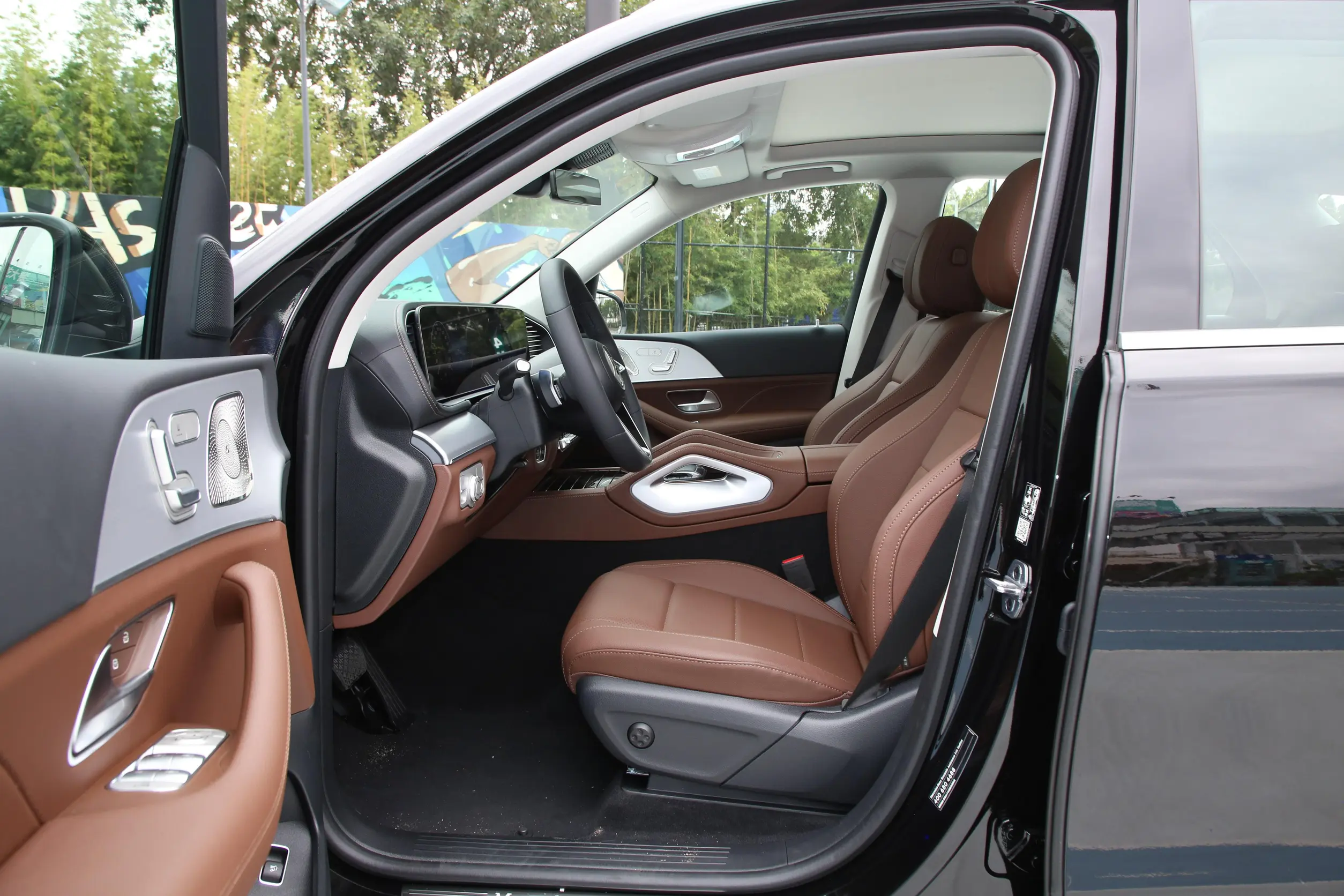 Mercedes-Benz GLE 2024 space-1