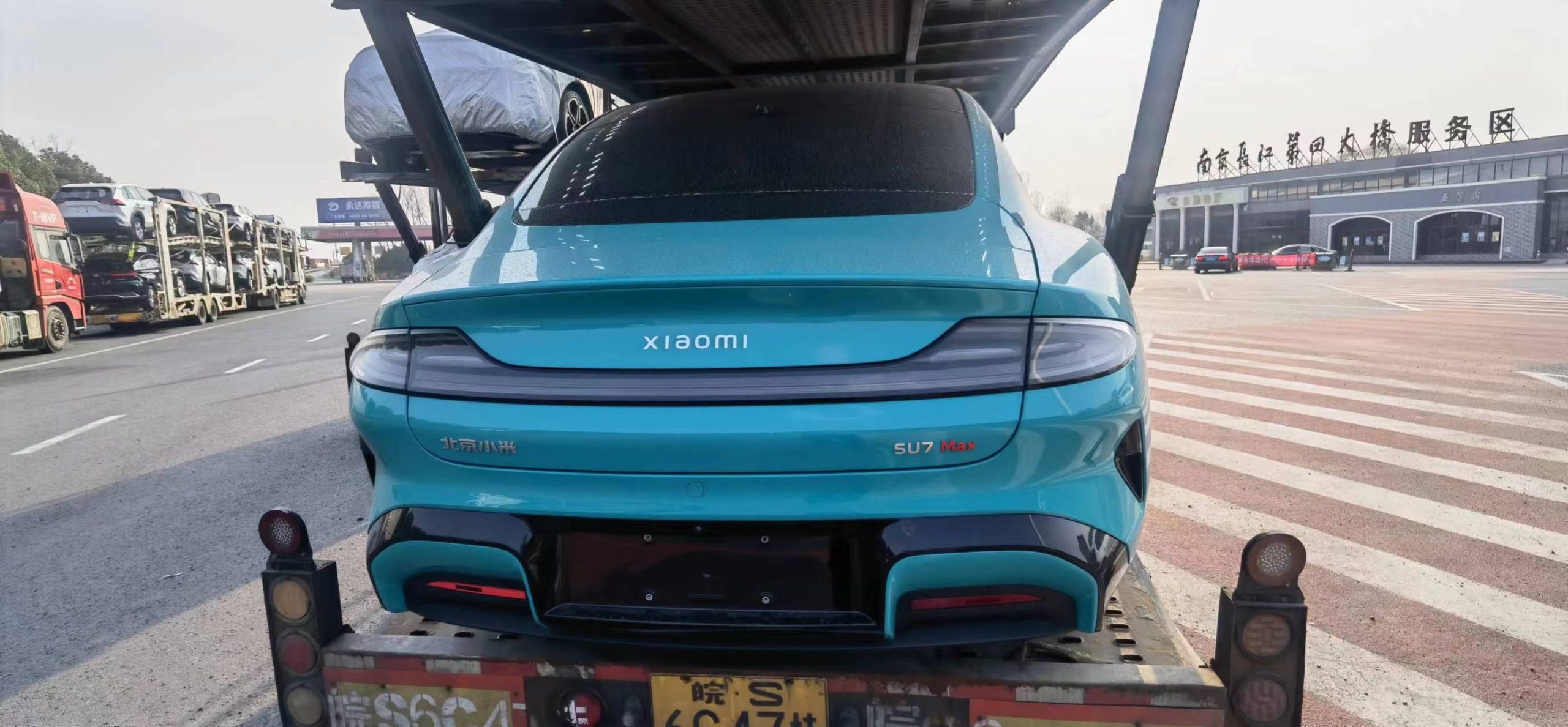 The rear of Xiaomi SU7 MAX on the truck