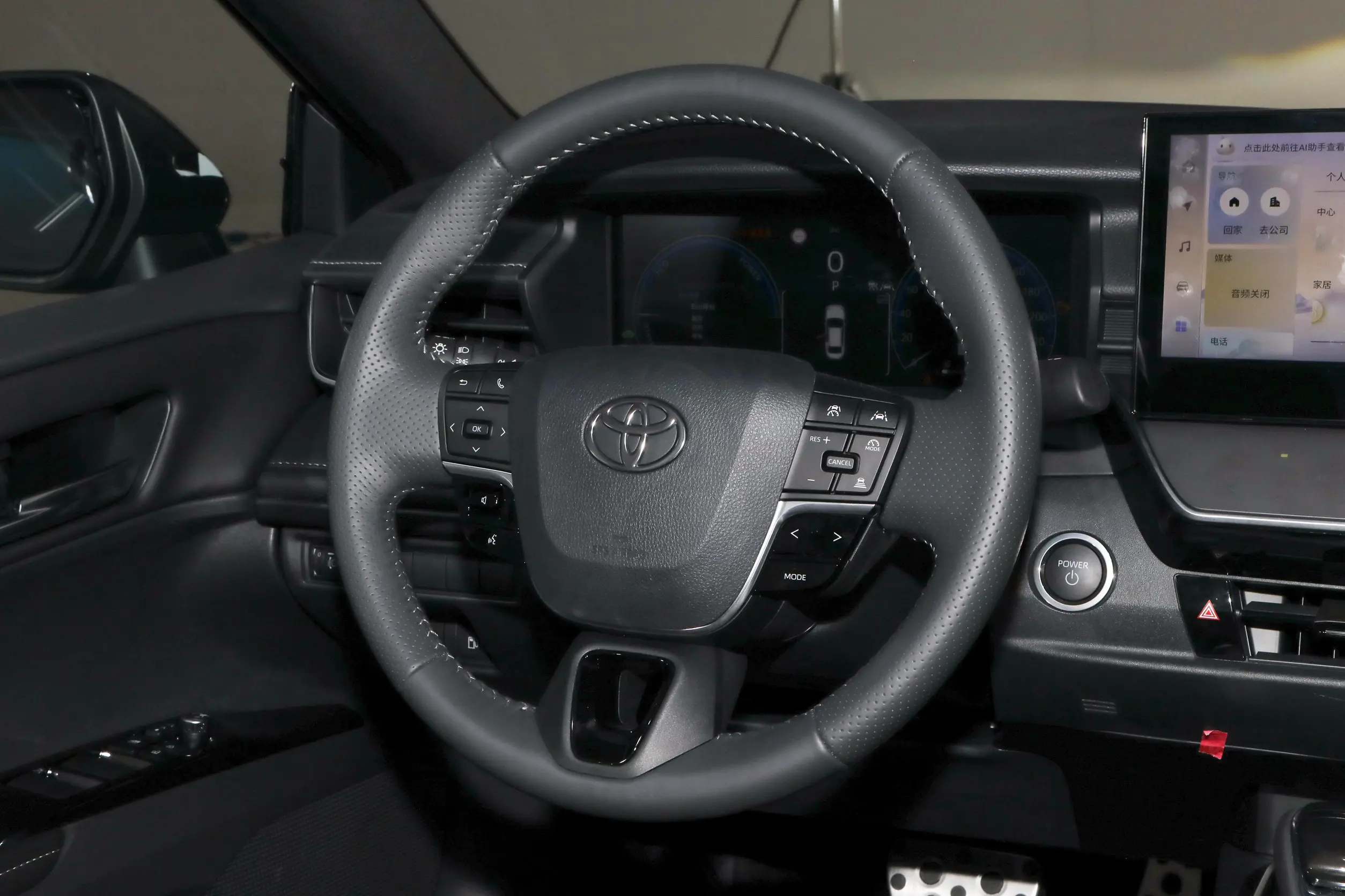 Toyota Camry 2024 interior-2